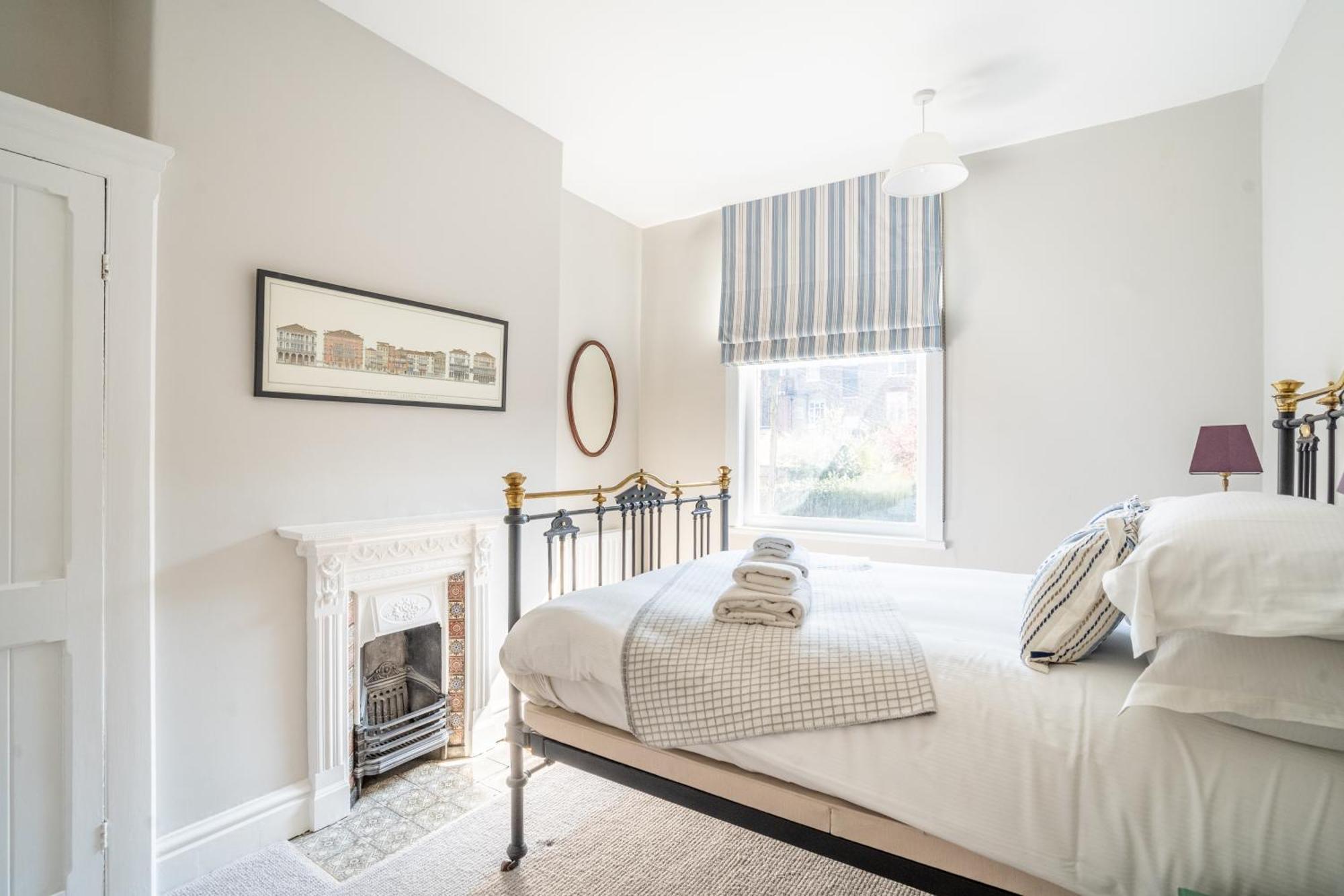28 Queen Anne's Road *