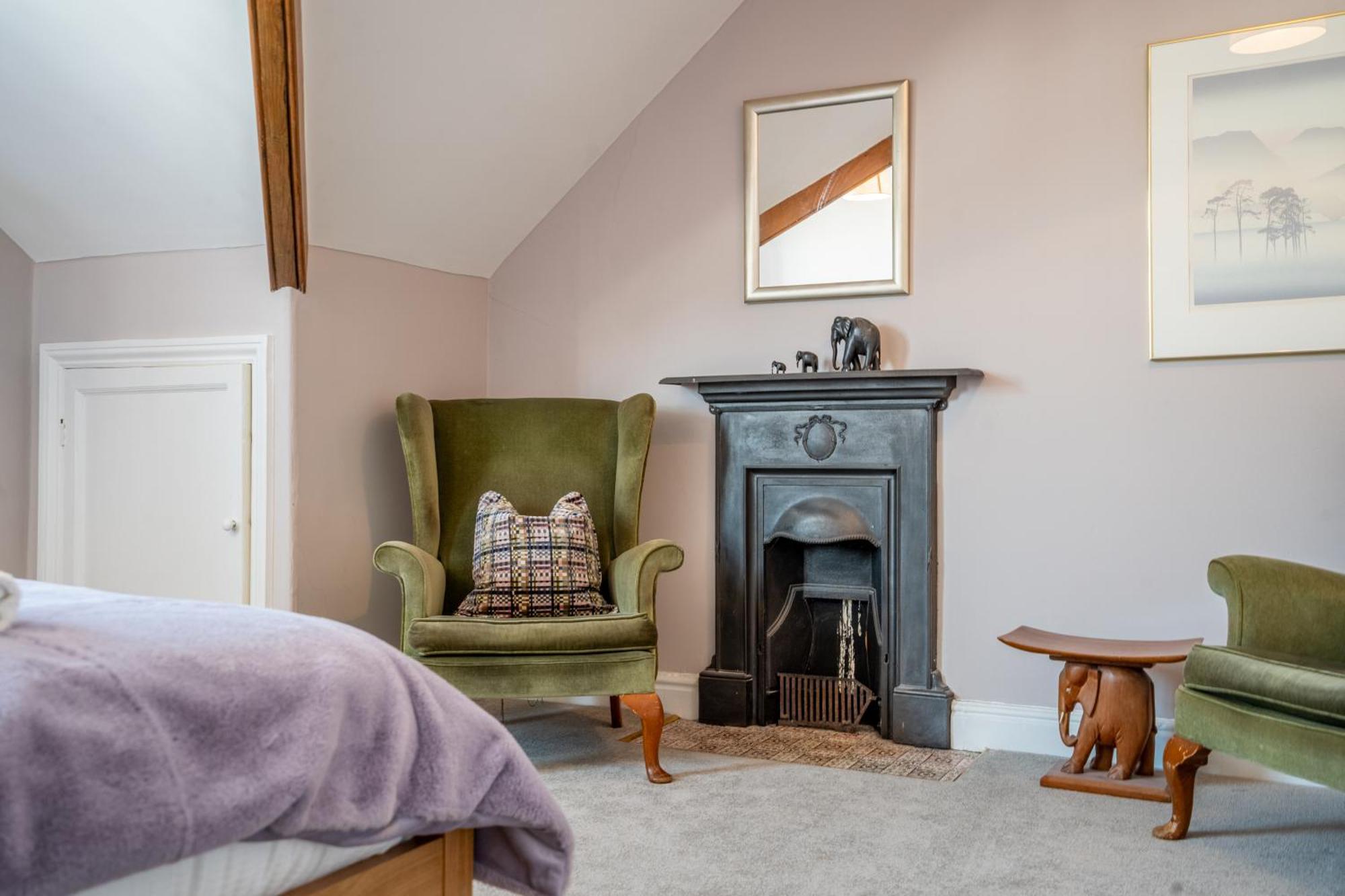 28 Queen Anne's Road * York