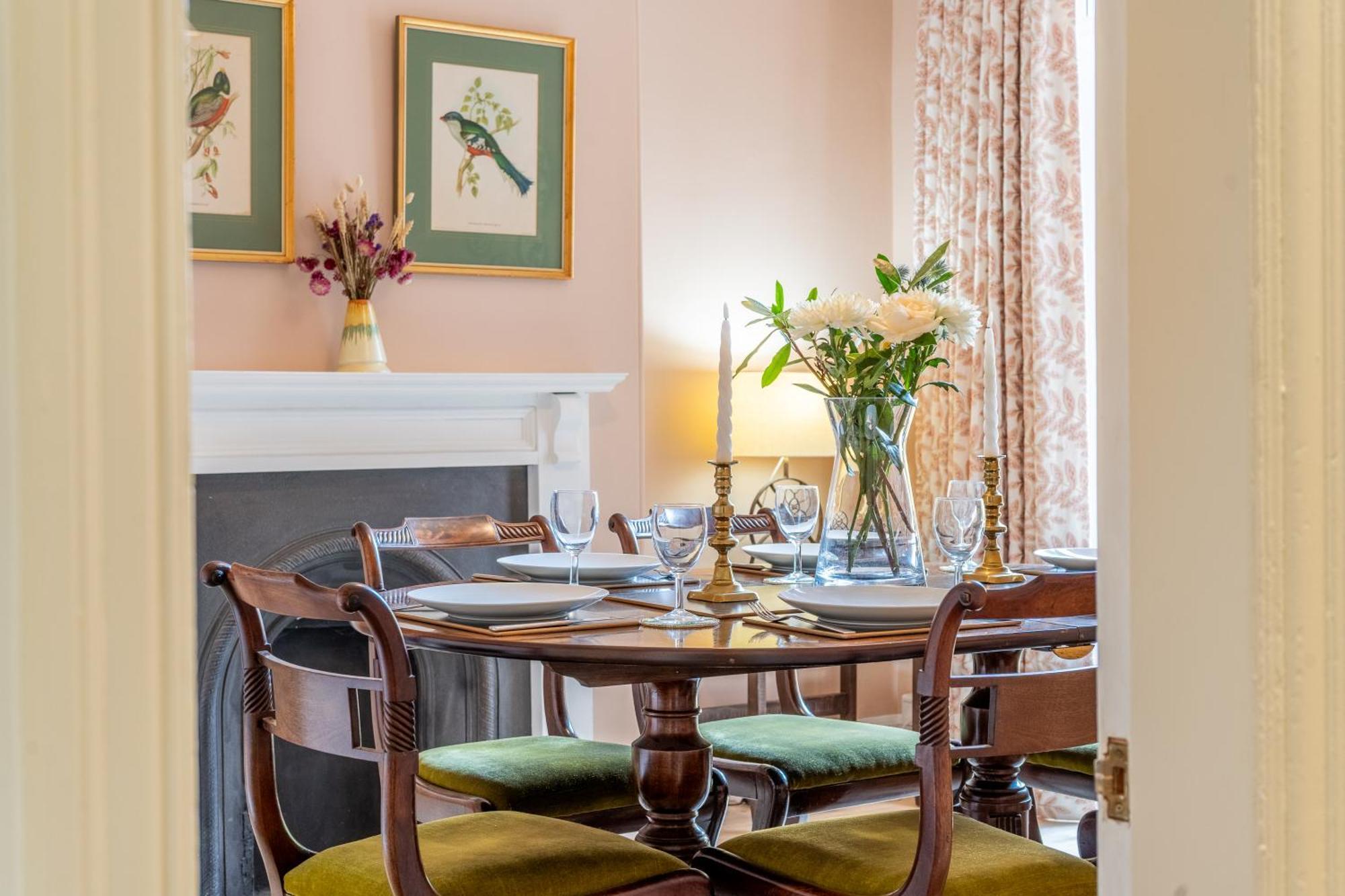 28 Queen Anne's Road York