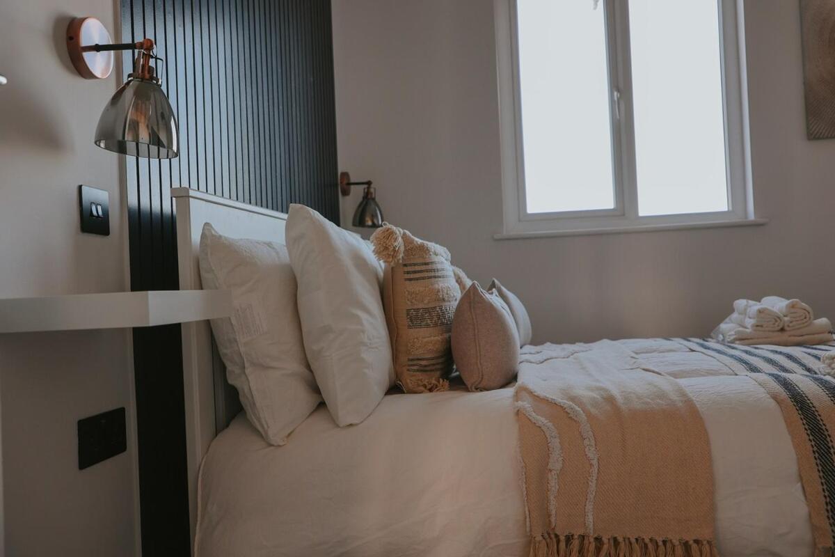 Spacious Second Floor Apartment, Fourth Avenue Apartment