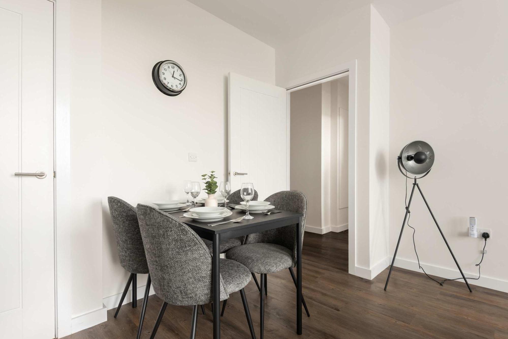Apartment Modern 1 Bedroom In With Parking