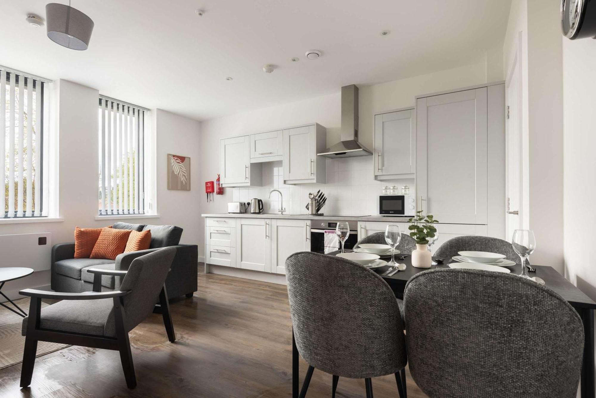 Modern 1 Bedroom In With Parking Apartment *