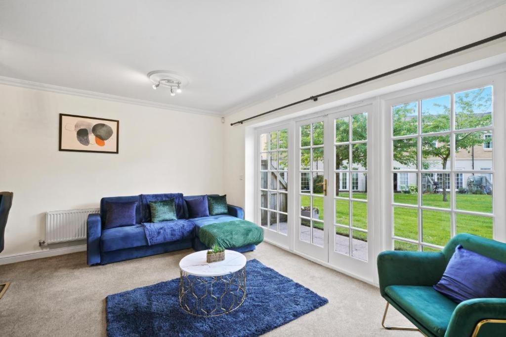 Lovely 4 Bedroom House In - Sleeps 10 Holiday home