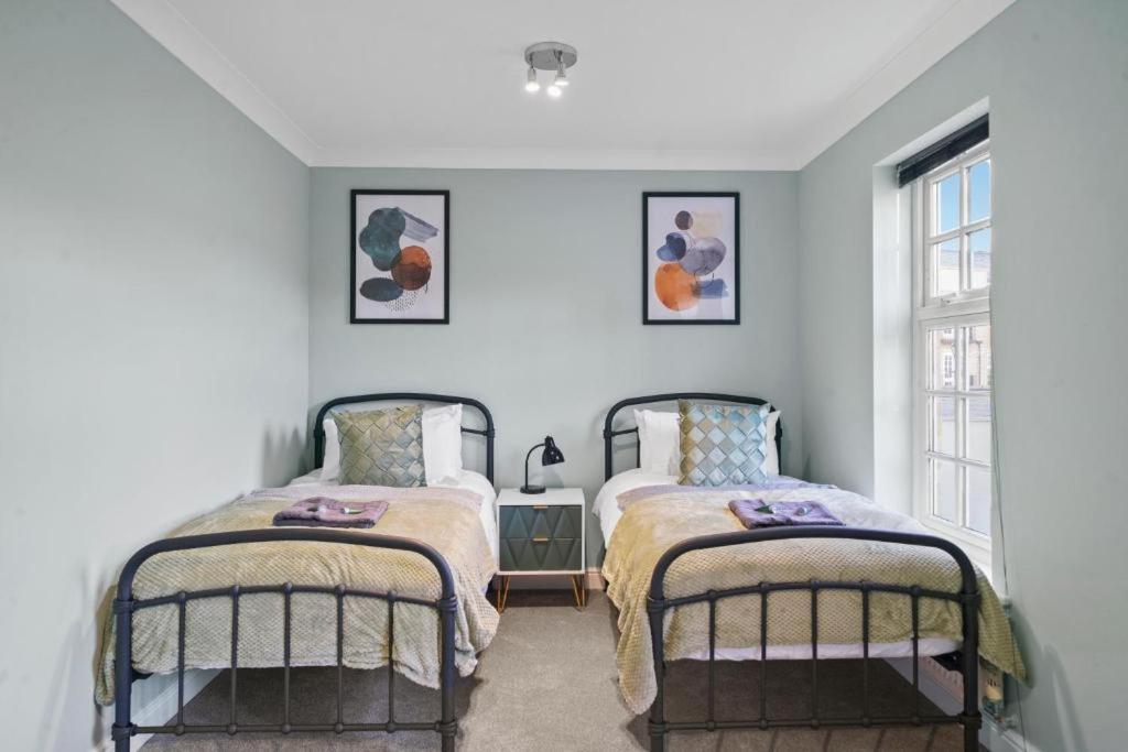 Lovely 4 Bedroom House In - Sleeps 10 York