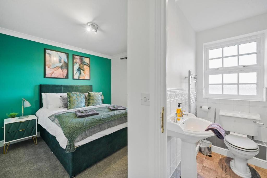 Lovely 4 Bedroom House In - Sleeps 10