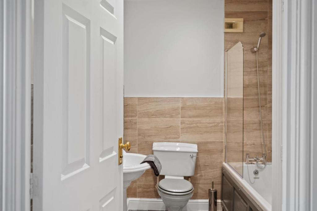 Lovely 4 Bedroom House In - Sleeps 10