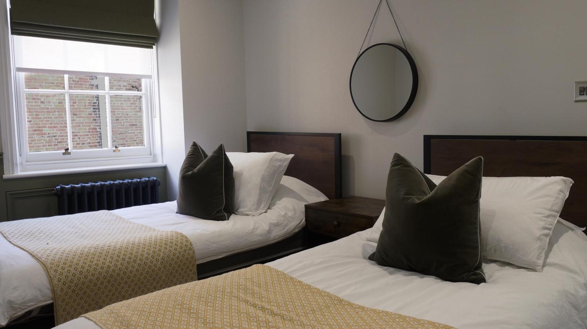Aldwark Mews, Free Parking, Location *