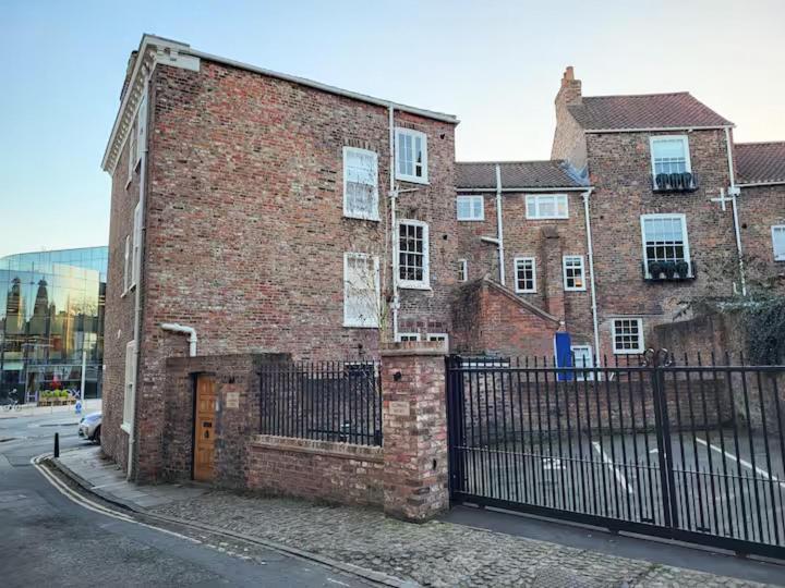 Aldwark Mews, Free Parking, Location York