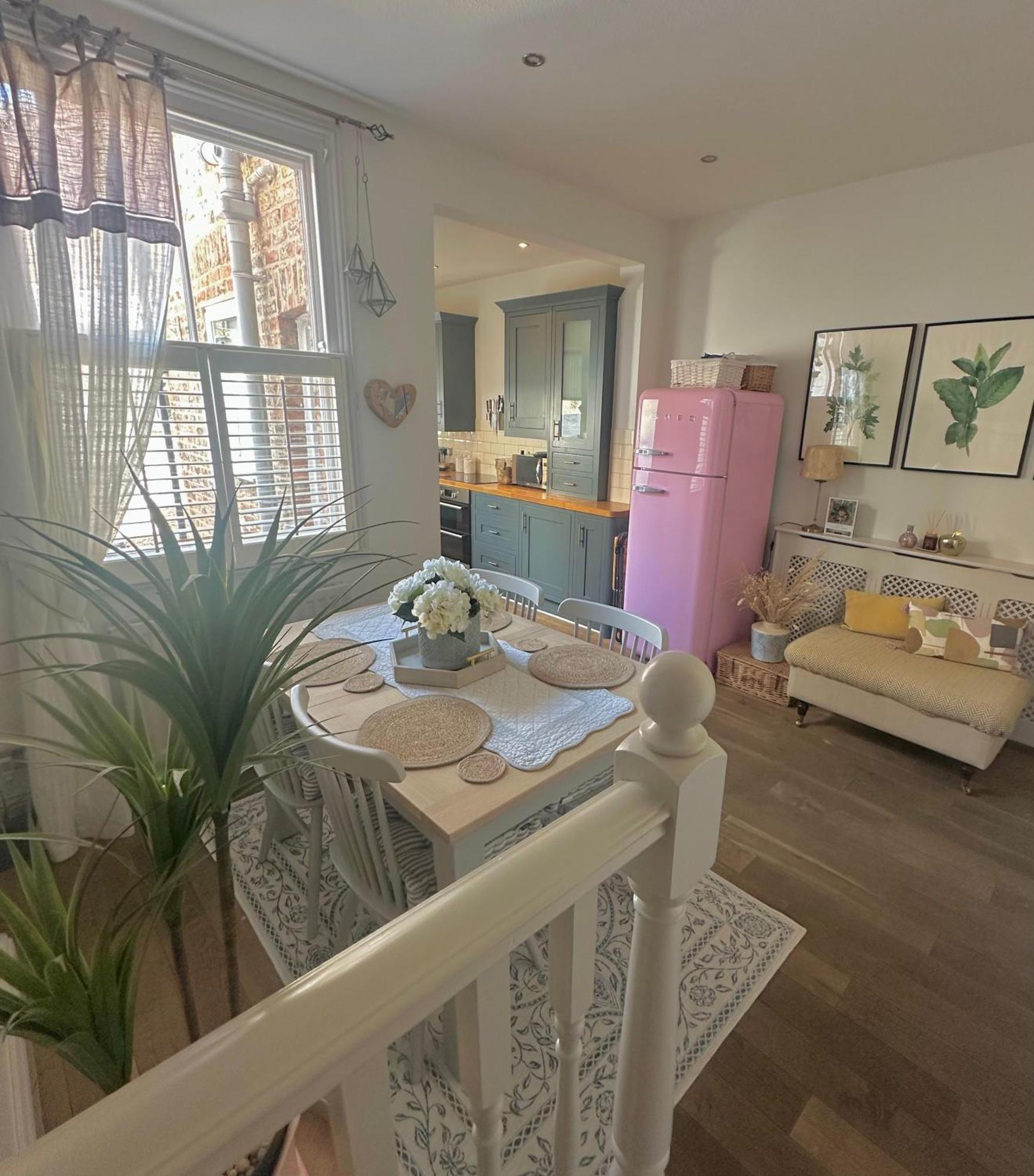 - 66 Scott Street * York