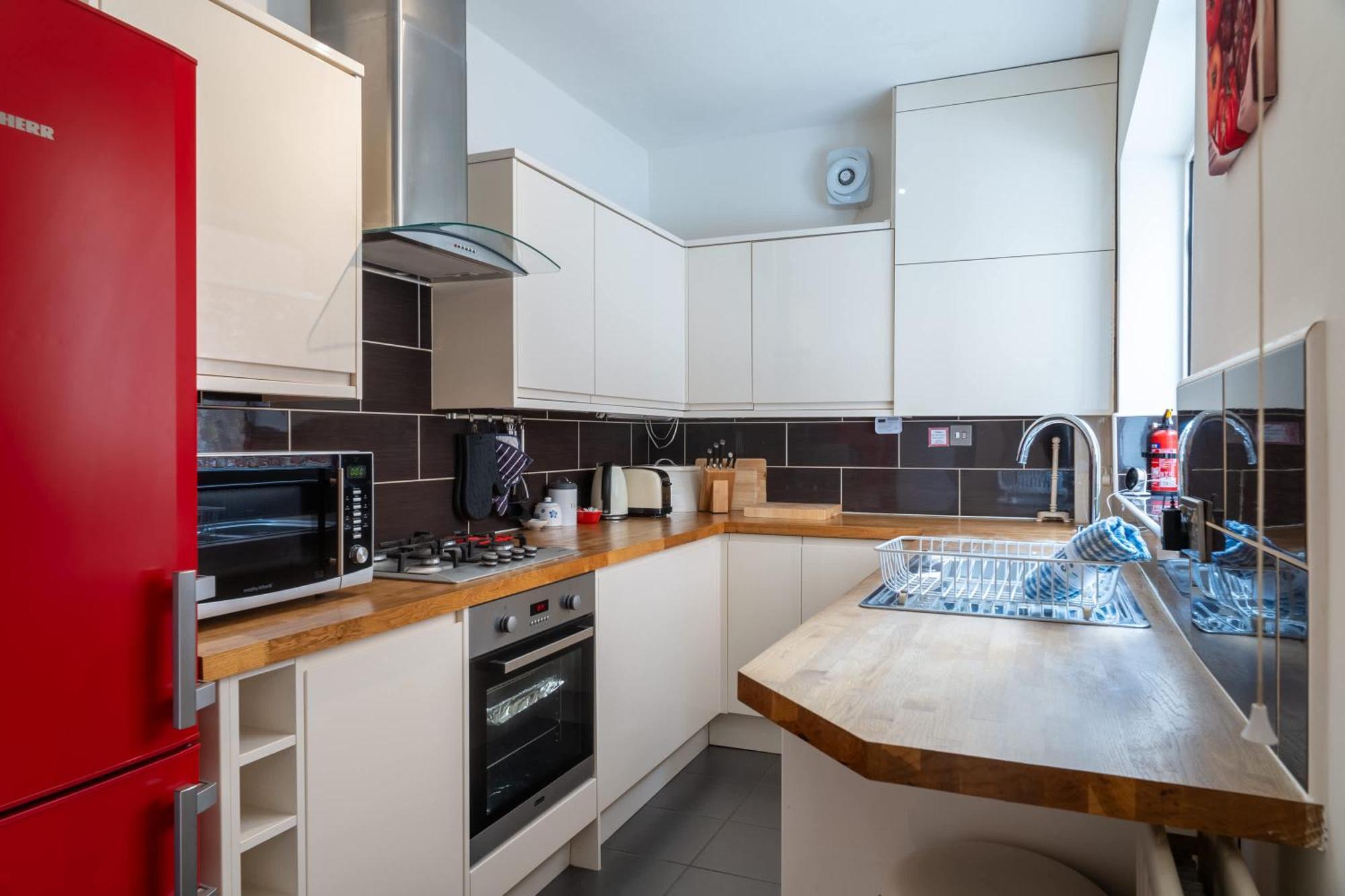 St Denys View With Free Parking Apartment