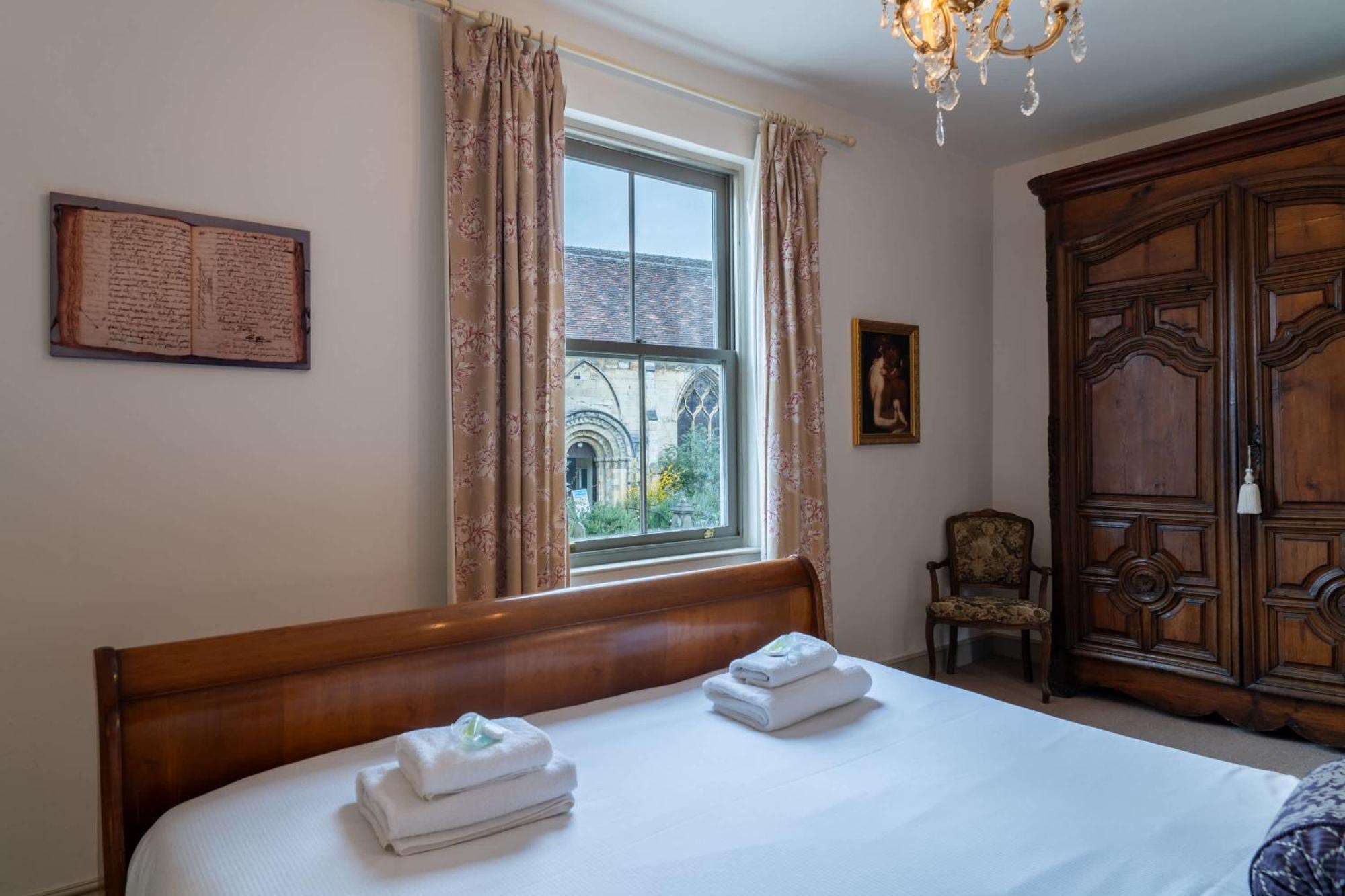 St Denys View With Free Parking Apartment