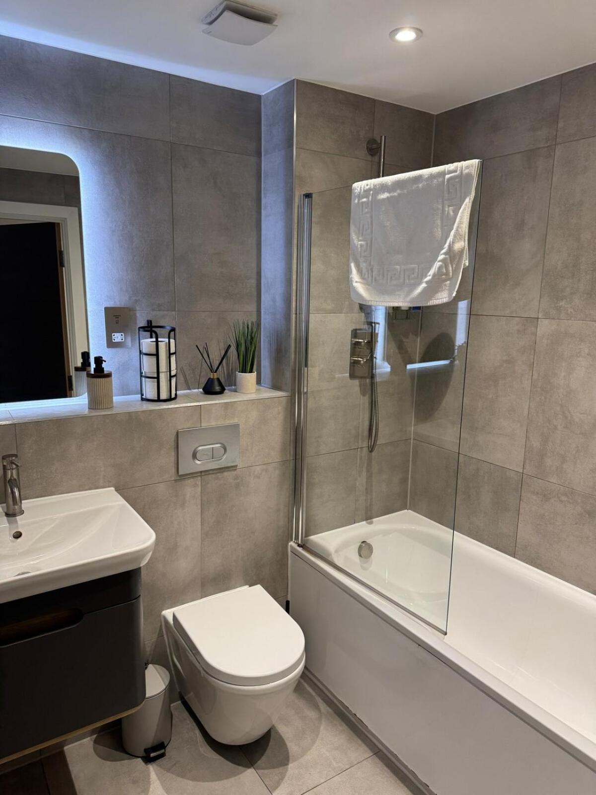 Centre Pad - Free Parking And Private Gym!