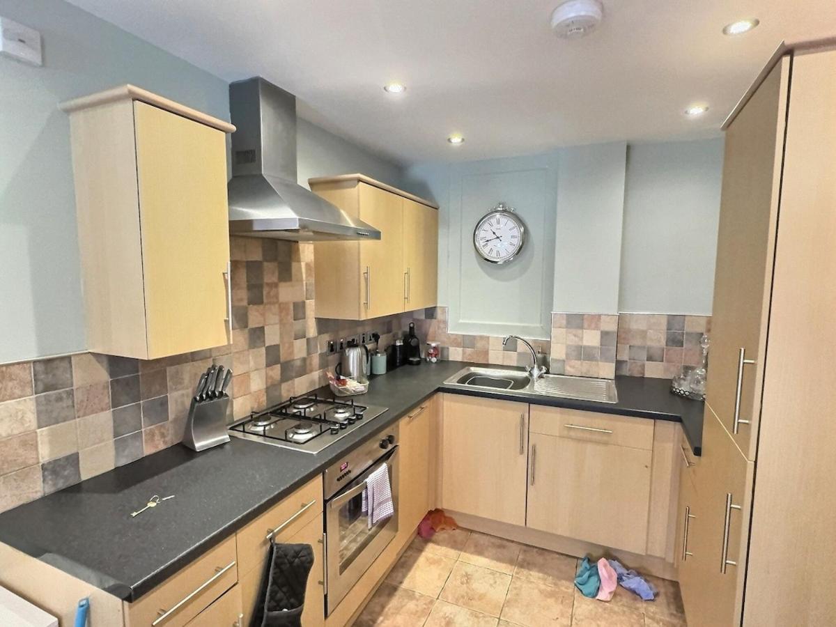 Lady Pecketts Yard One Bedroom, Sleeps Four- *