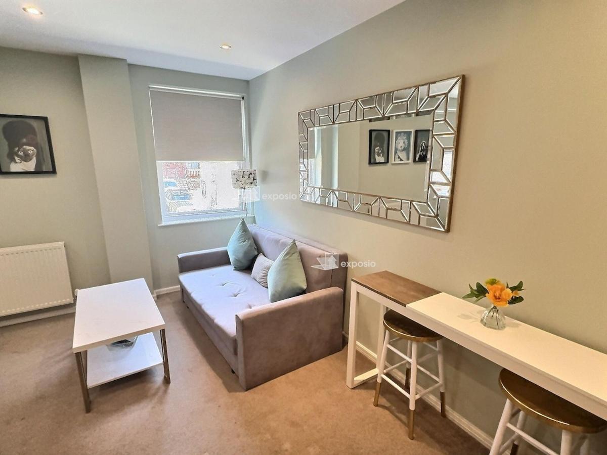 Lady Pecketts Yard One Bedroom, Sleeps Four- *