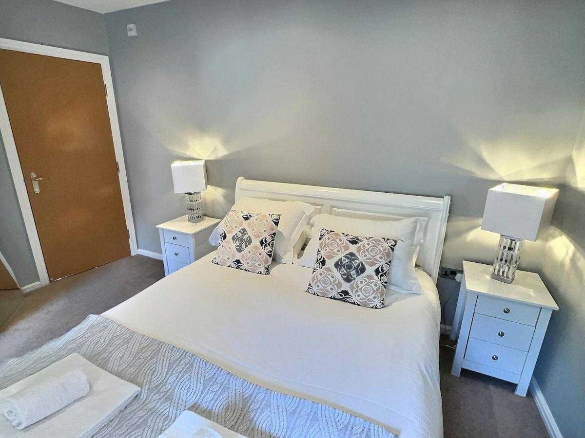 Apartment Lady Pecketts Yard One Bedroom, Sleeps Four- *