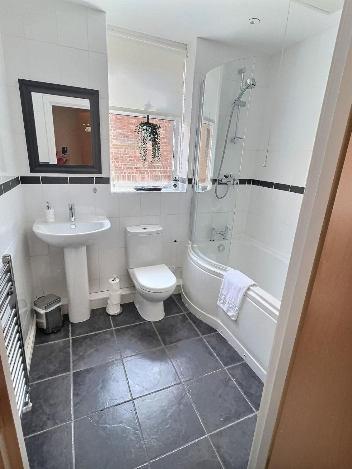 Lady Pecketts Yard One Bedroom, Sleeps Four- *