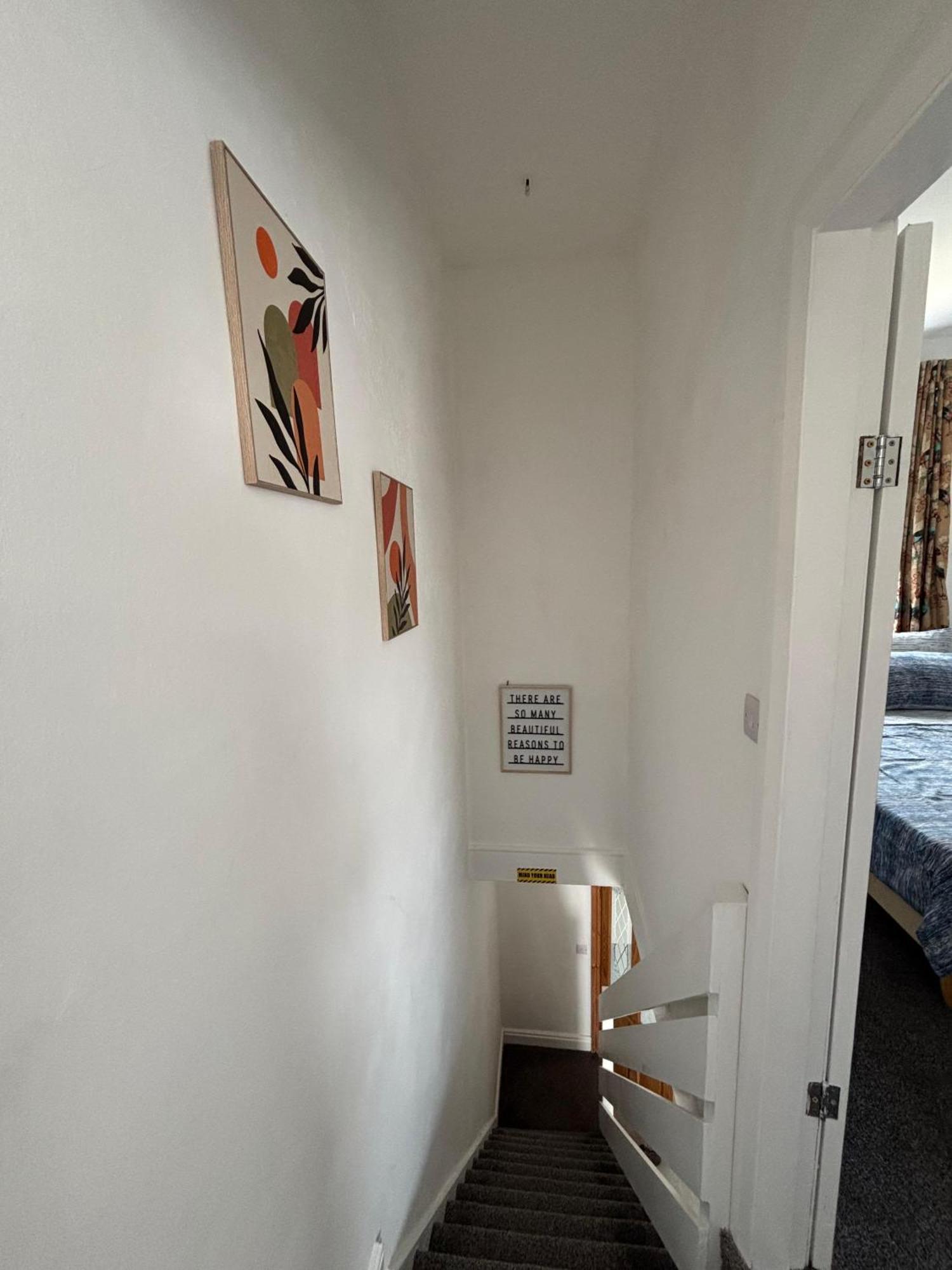 Hideout - Centre & Free Parking Apartment