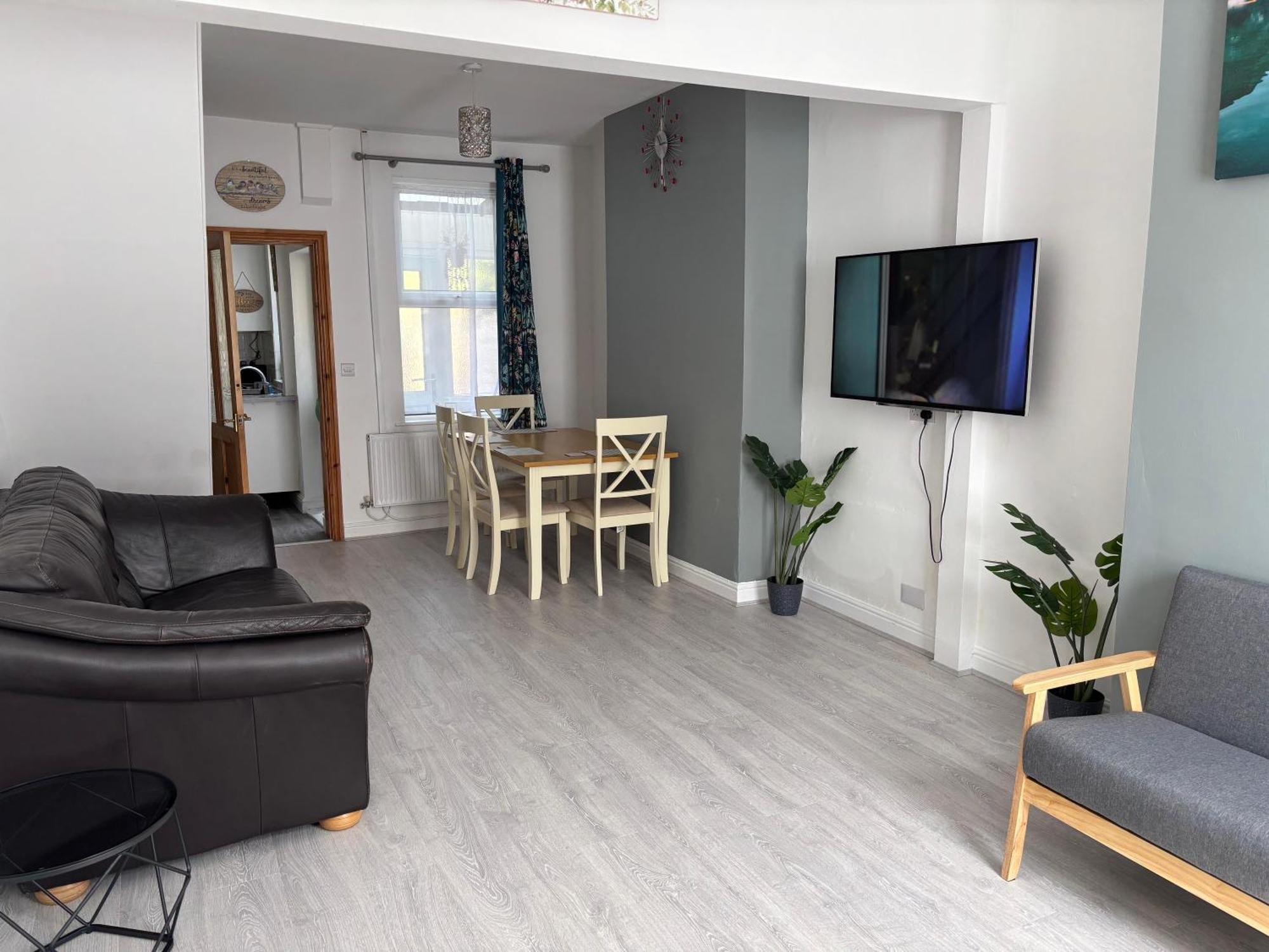 Hideout - Centre & Free Parking Apartment *
