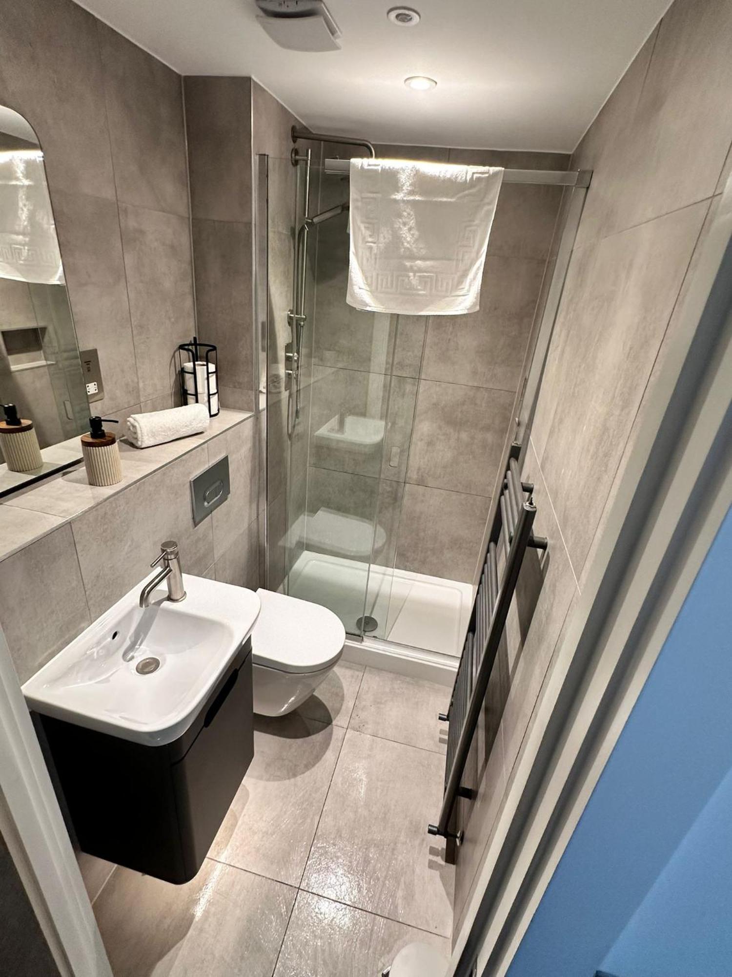 Centre Pad - Free Parking And Private Gym! *