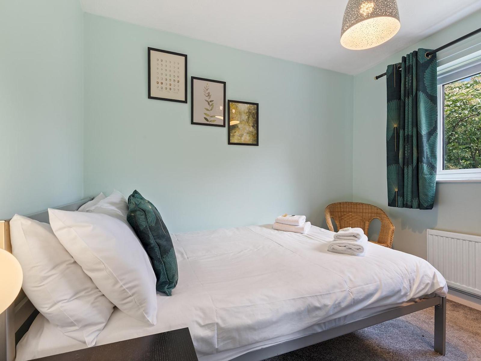 Bright Modern With Free Parking Pass The Keys *