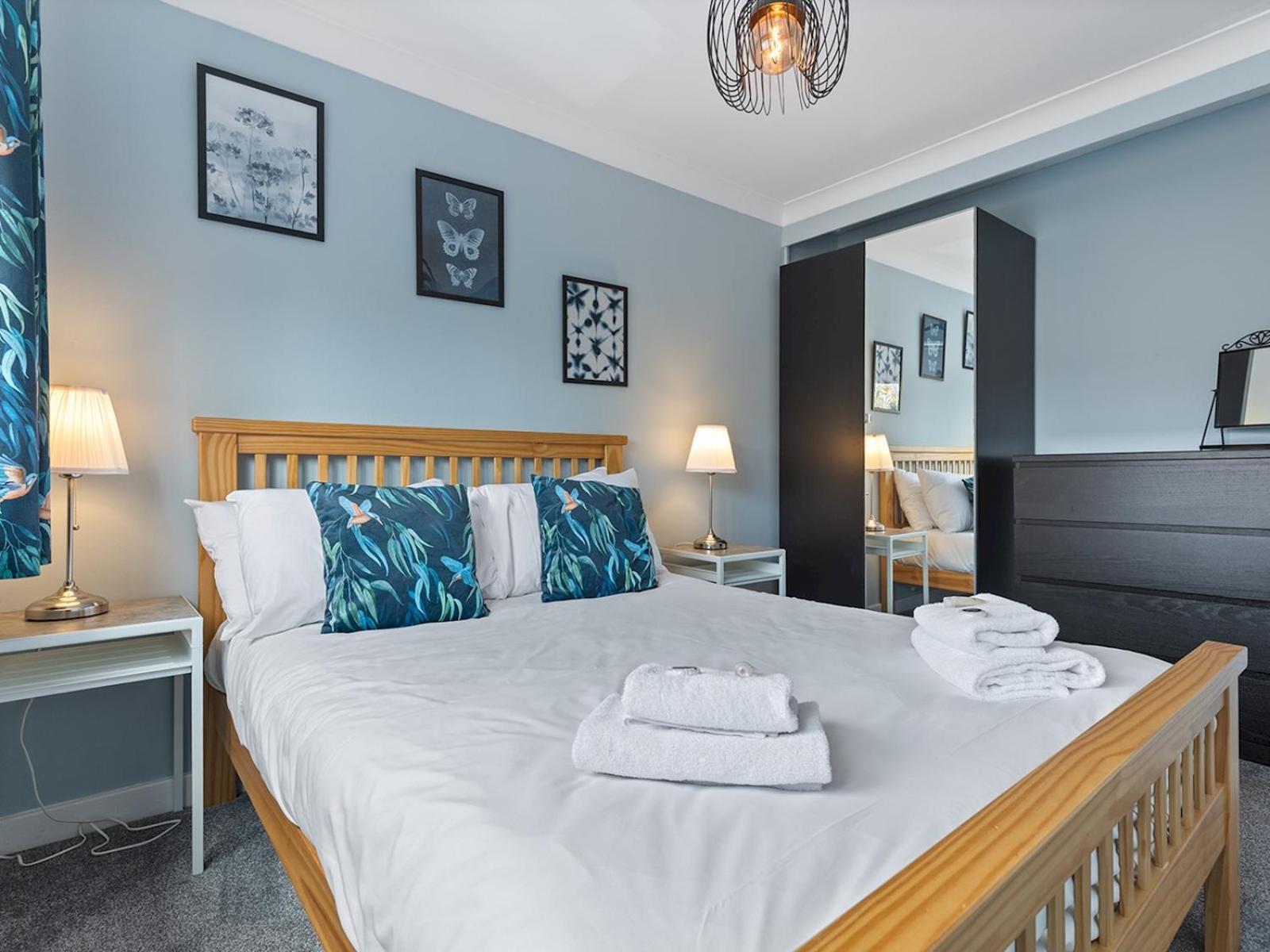 Bright Modern With Free Parking Pass The Keys Holiday home