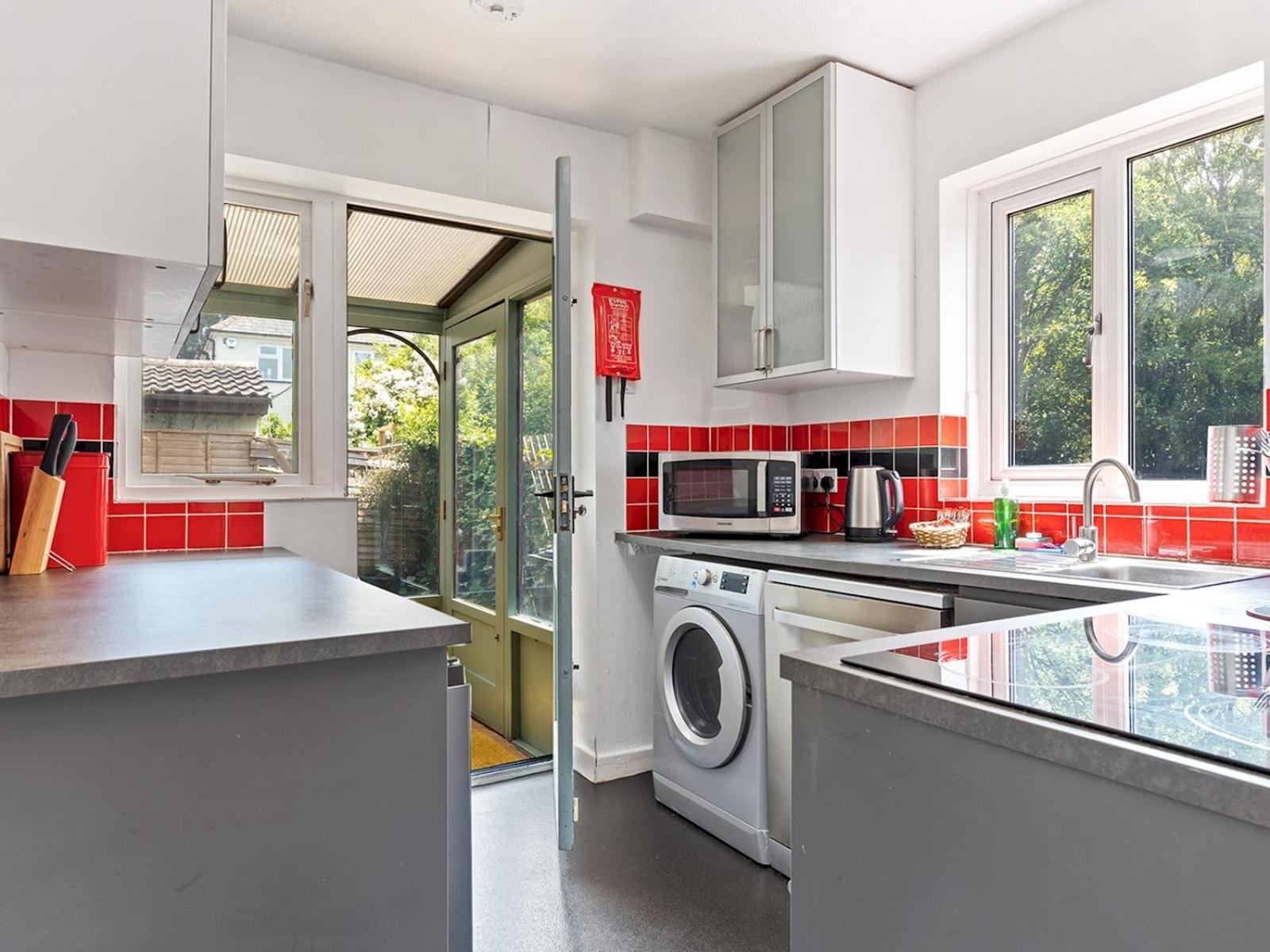 Bright Modern With Free Parking Pass The Keys * York
