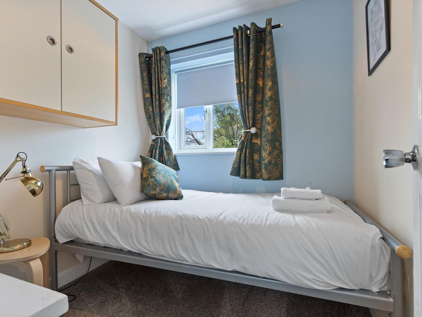 Holiday home Bright Modern With Free Parking Pass The Keys