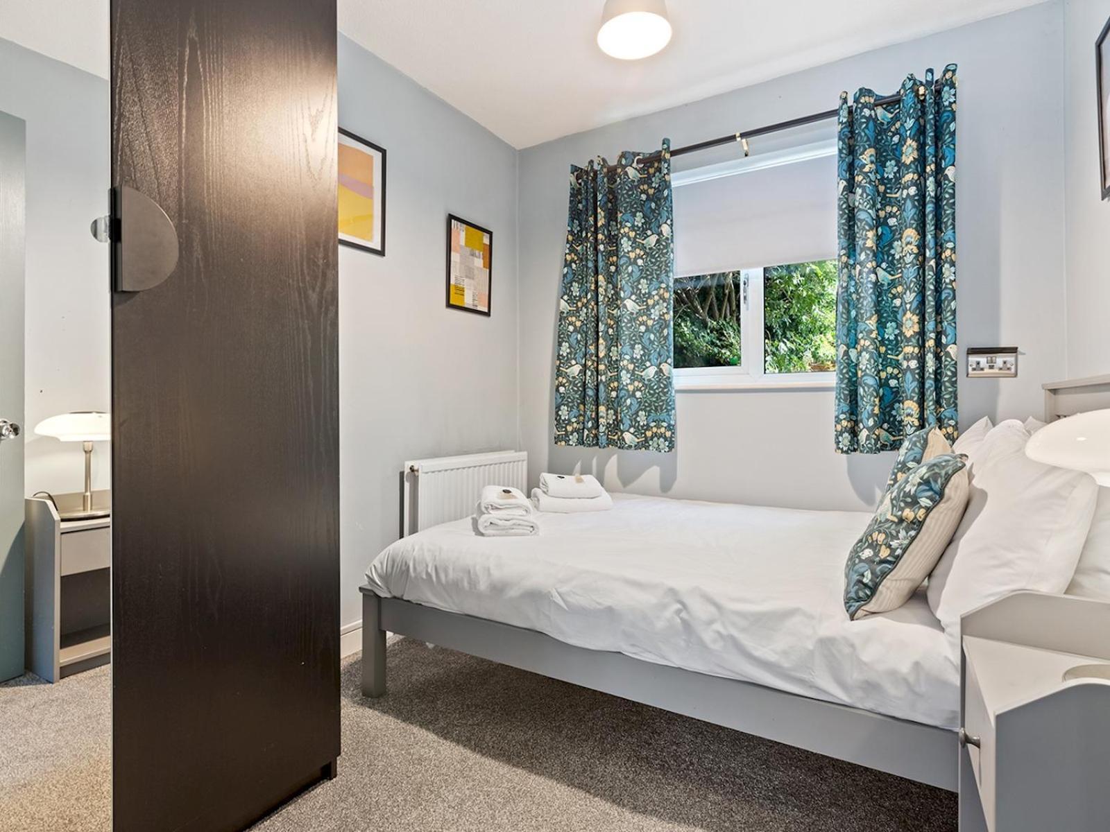Bright Modern With Free Parking Pass The Keys *