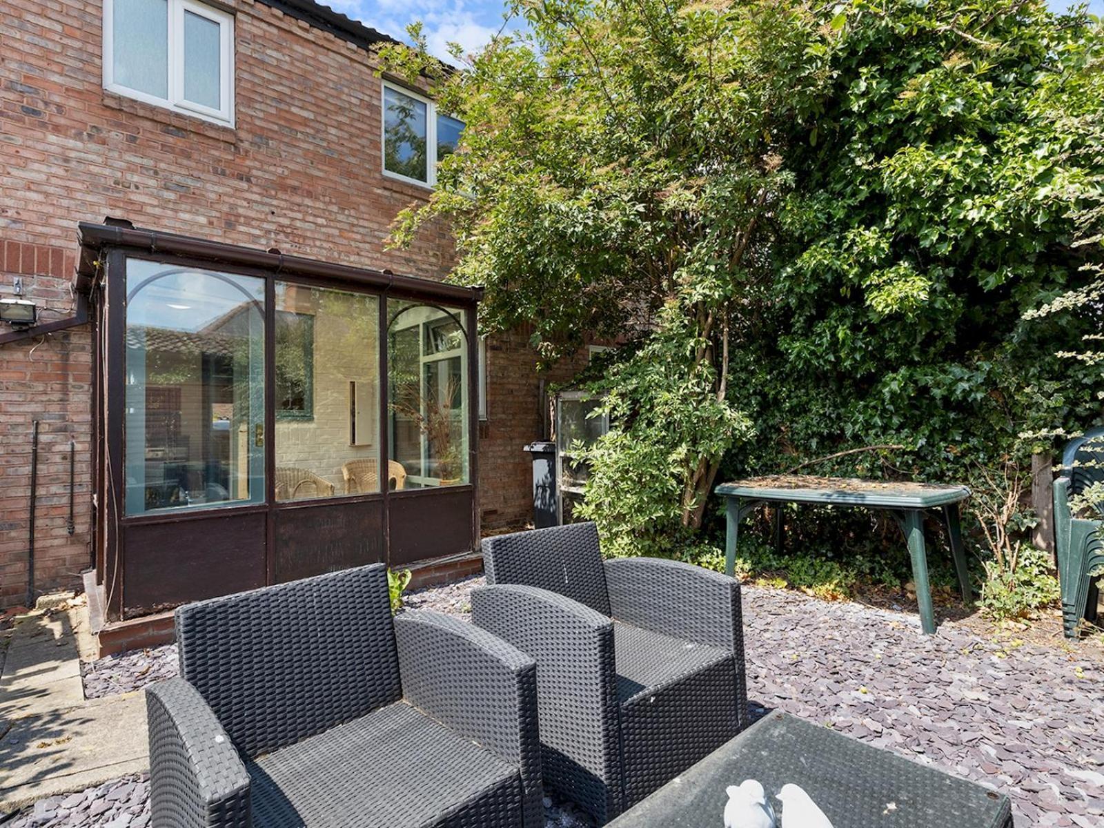 Bright Modern With Free Parking Pass The Keys York