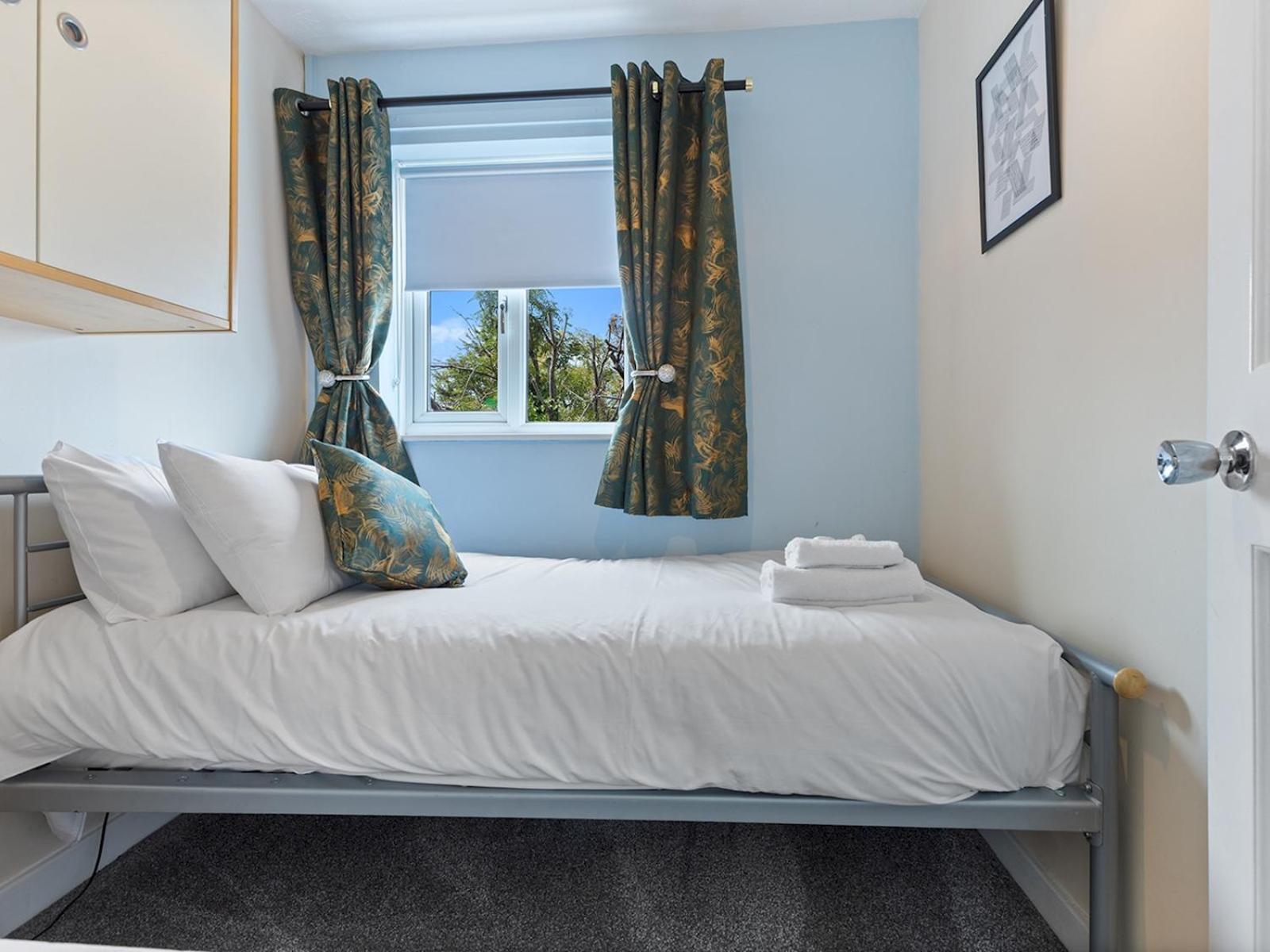 Bright Modern With Free Parking Pass The Keys Holiday home
