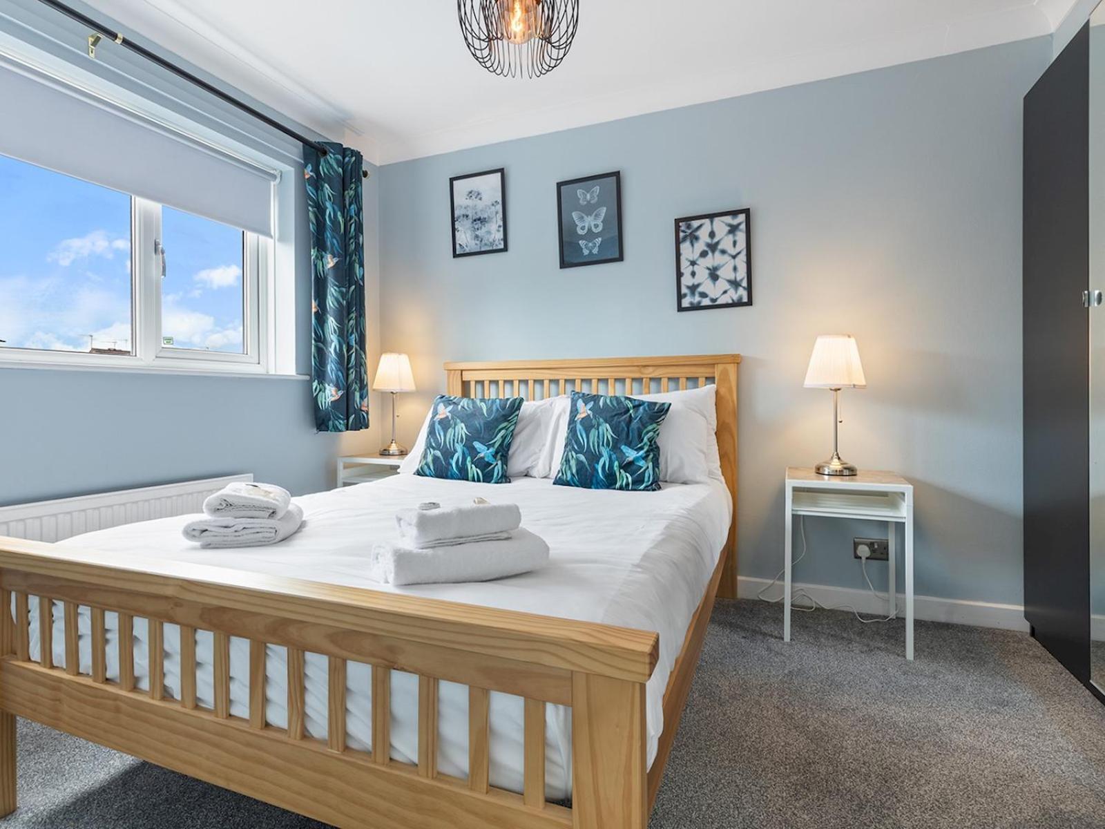 Bright Modern With Free Parking Pass The Keys * York