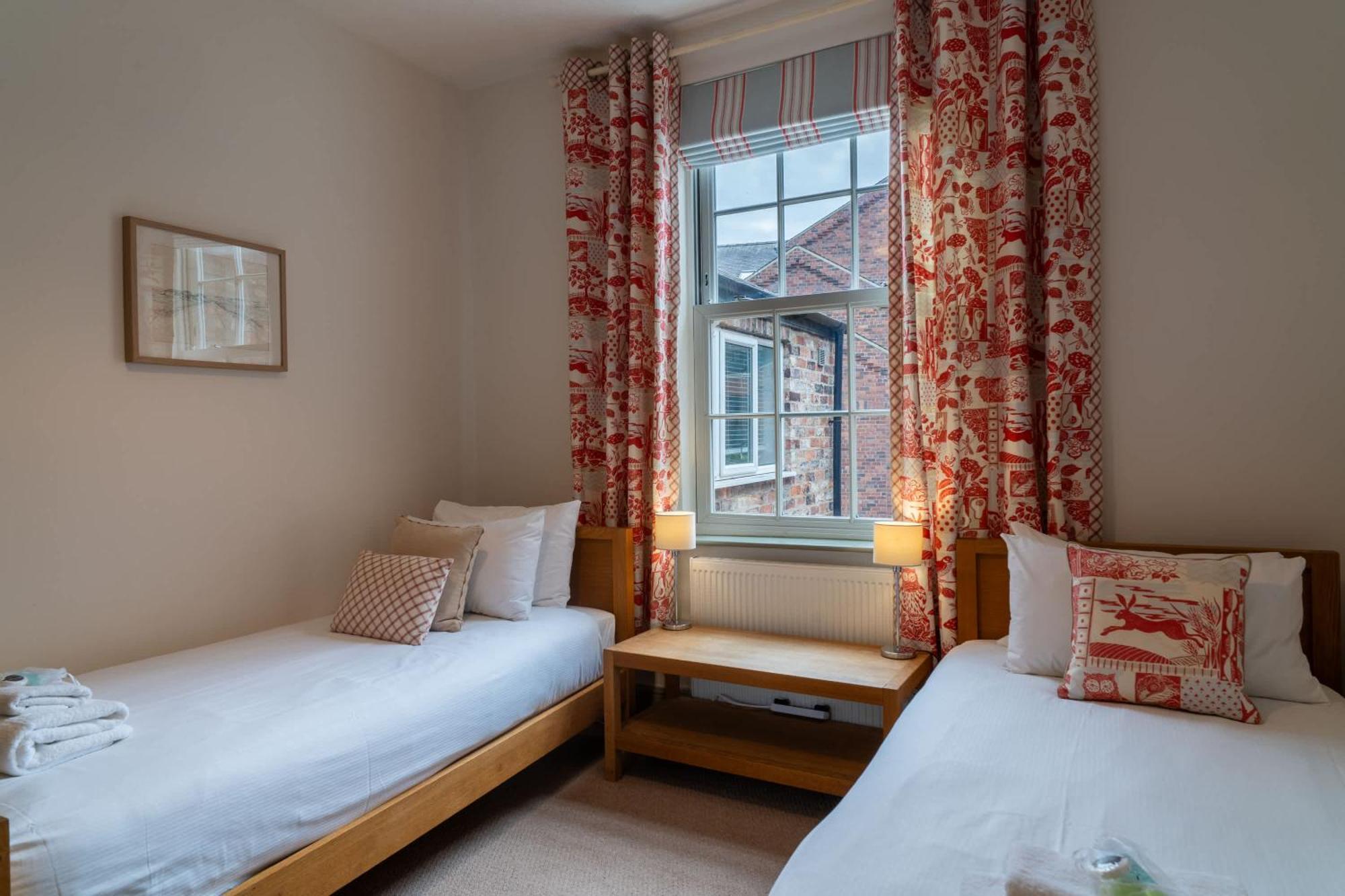 St Denys View With Free Parking Apartment *