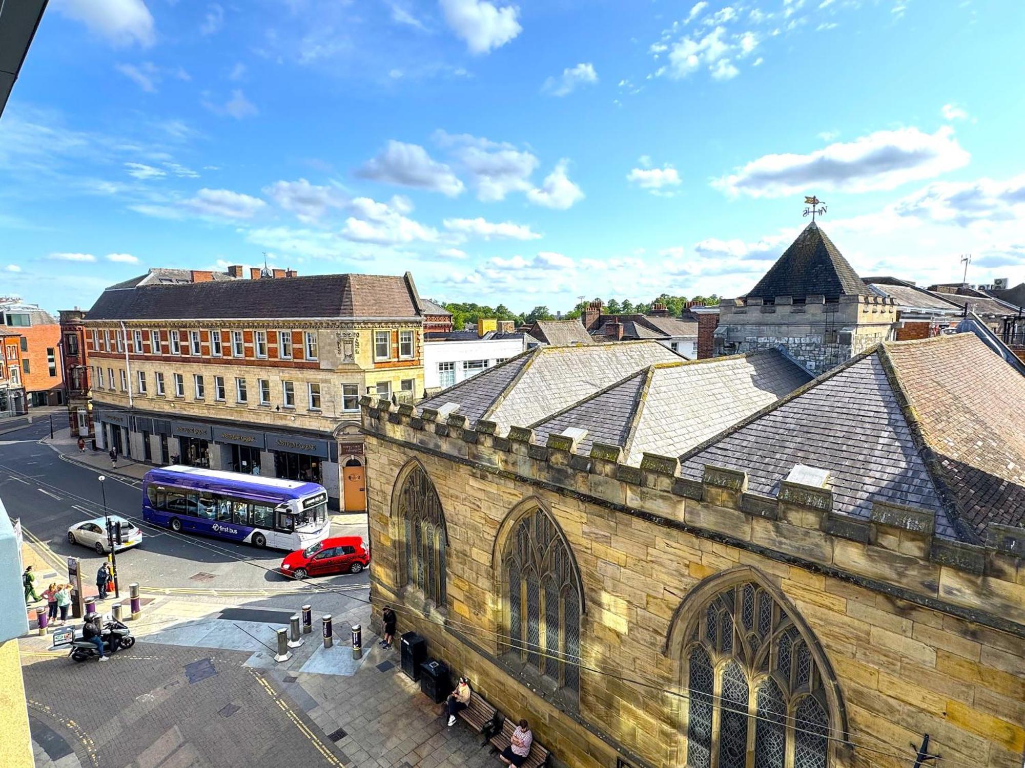 Apartment Centre - Perfect Location & Views *