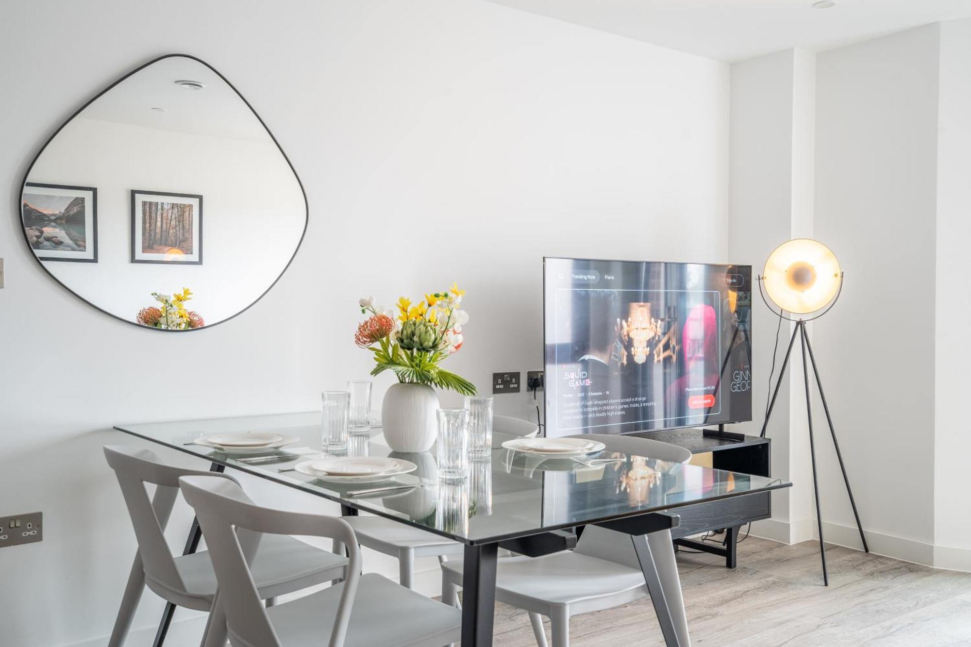 42 Gate - Gym Included Apartment York