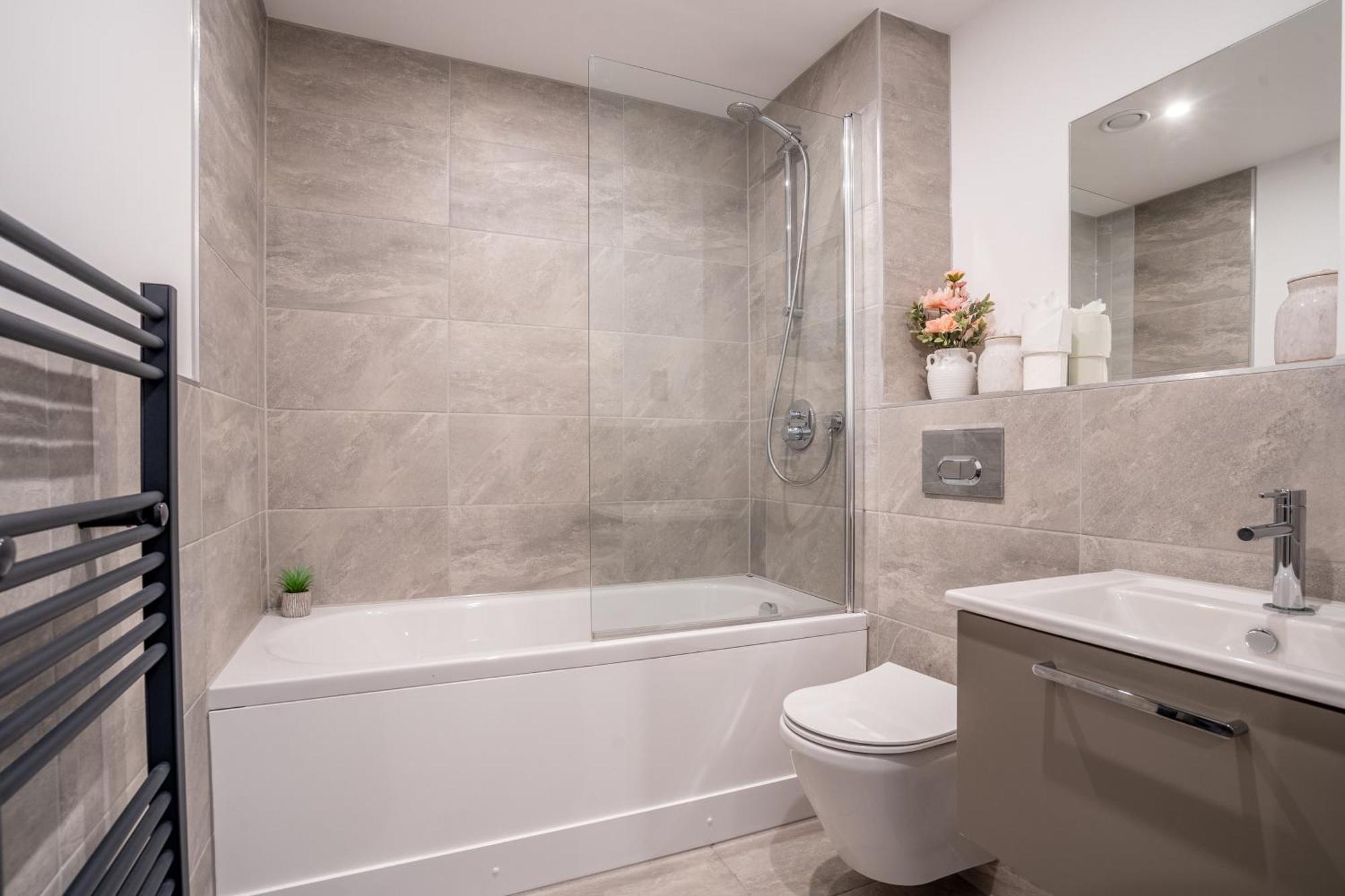 42 Gate - Gym Included Apartment York