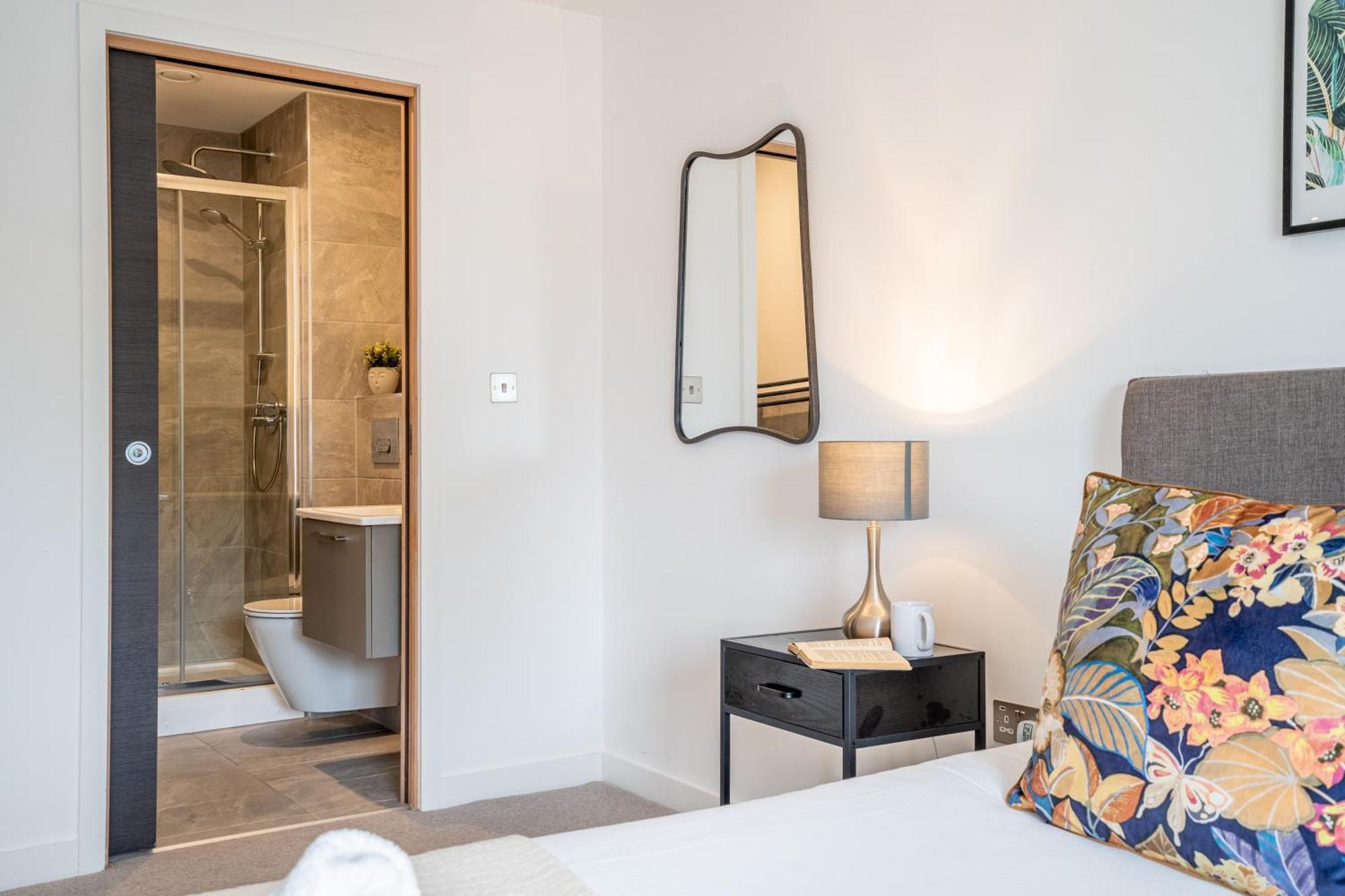 42 Gate - Gym Included Apartment
