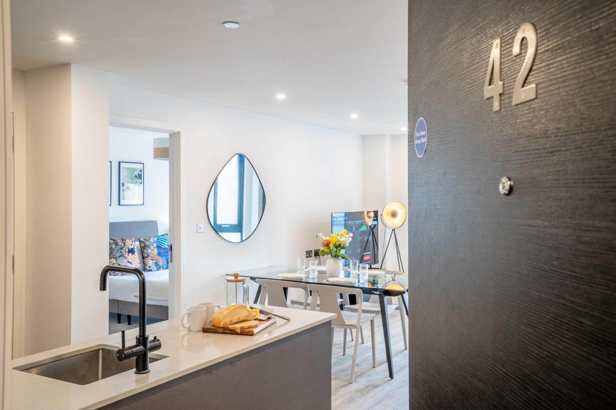 42 Gate - Gym Included York