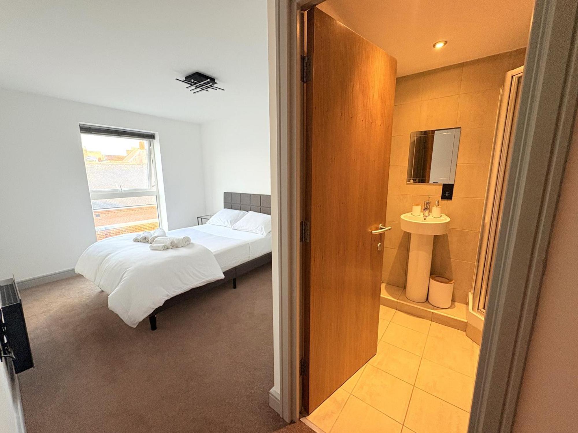 Centre - Perfect Location & Views