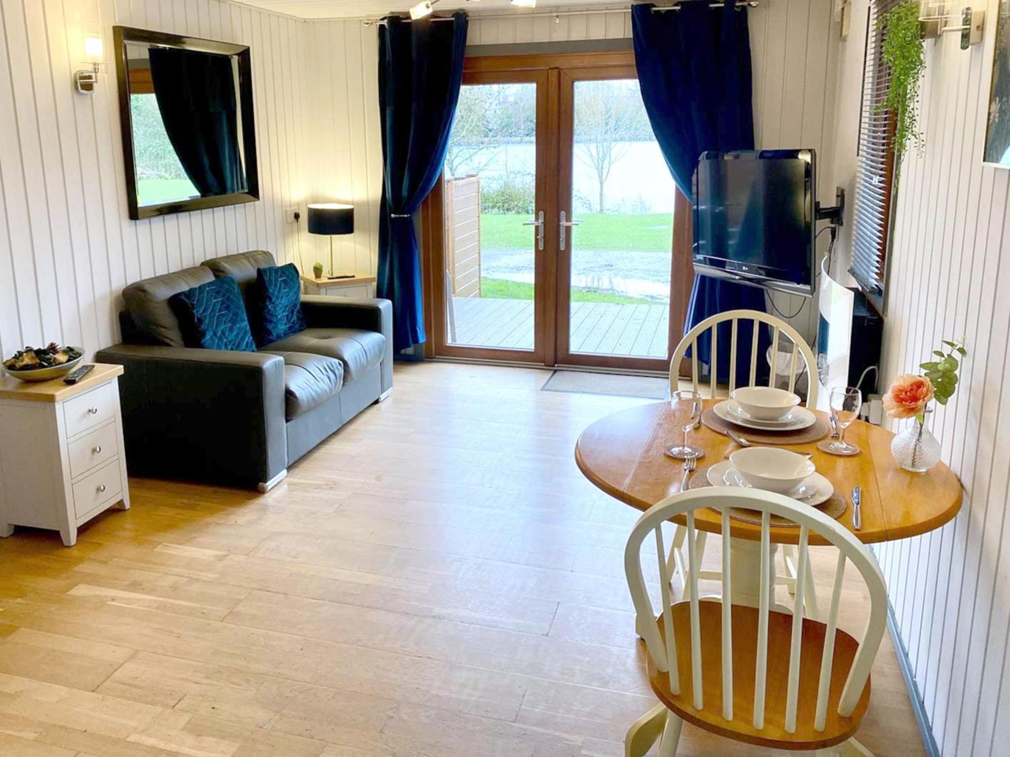 Oak 10 Hot Tub Holiday home *