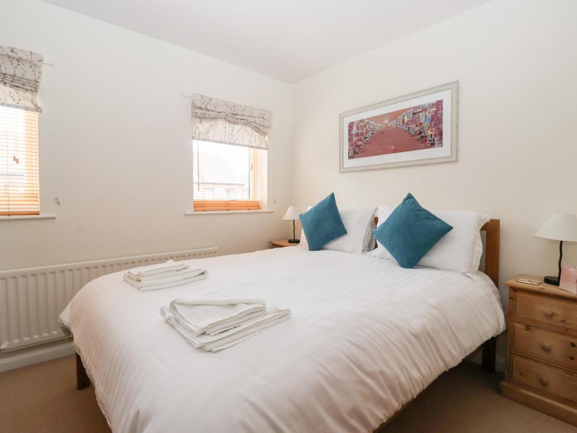 17 Fewster Way