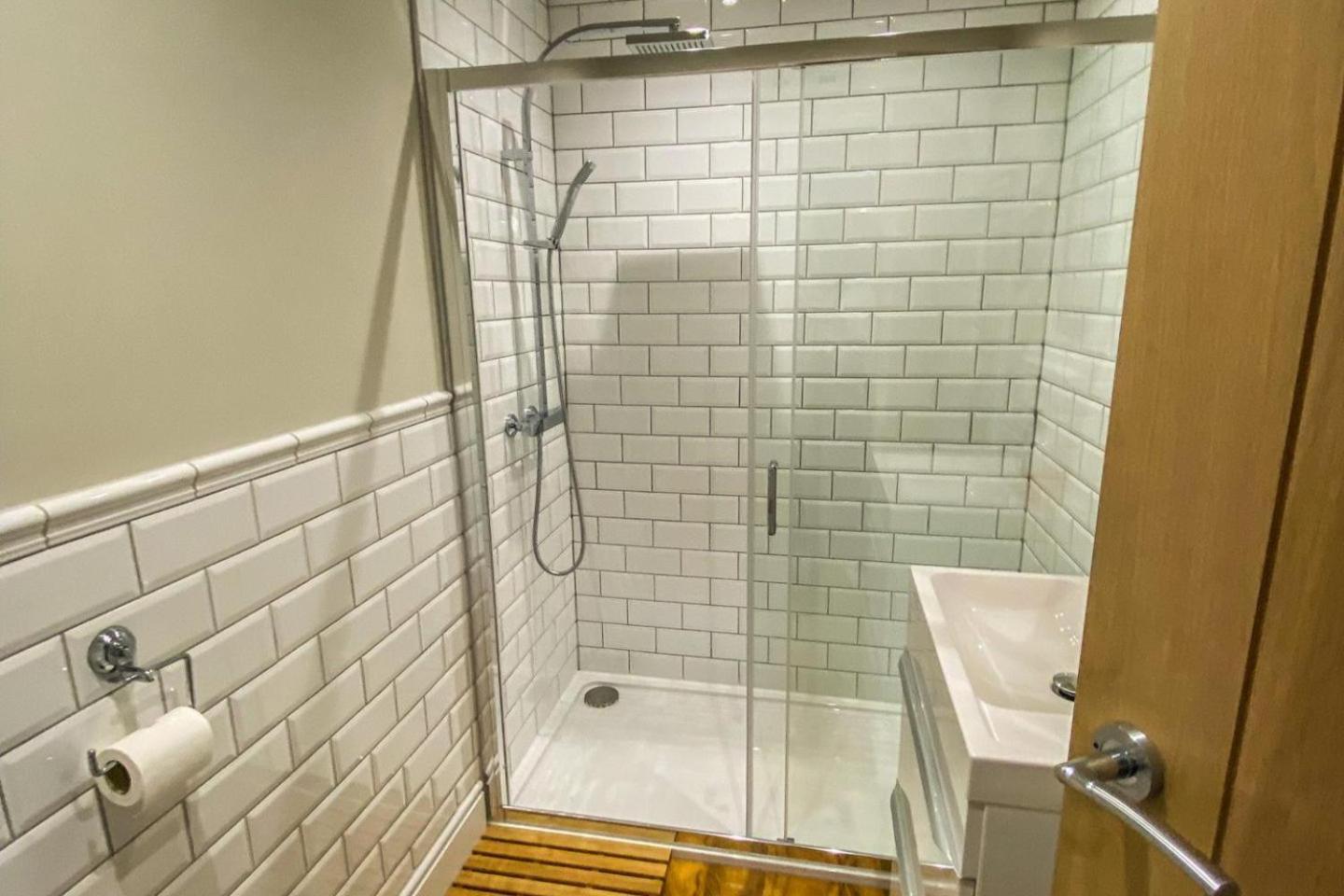 4bed Sleeps8-pet Friendly-hot Tub-log Burner Holiday home *