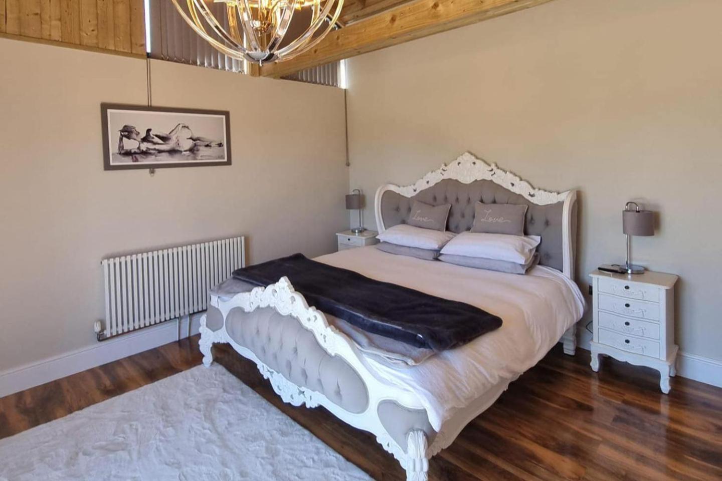 Holiday home 4bed Sleeps8-pet Friendly-hot Tub-log Burner *
