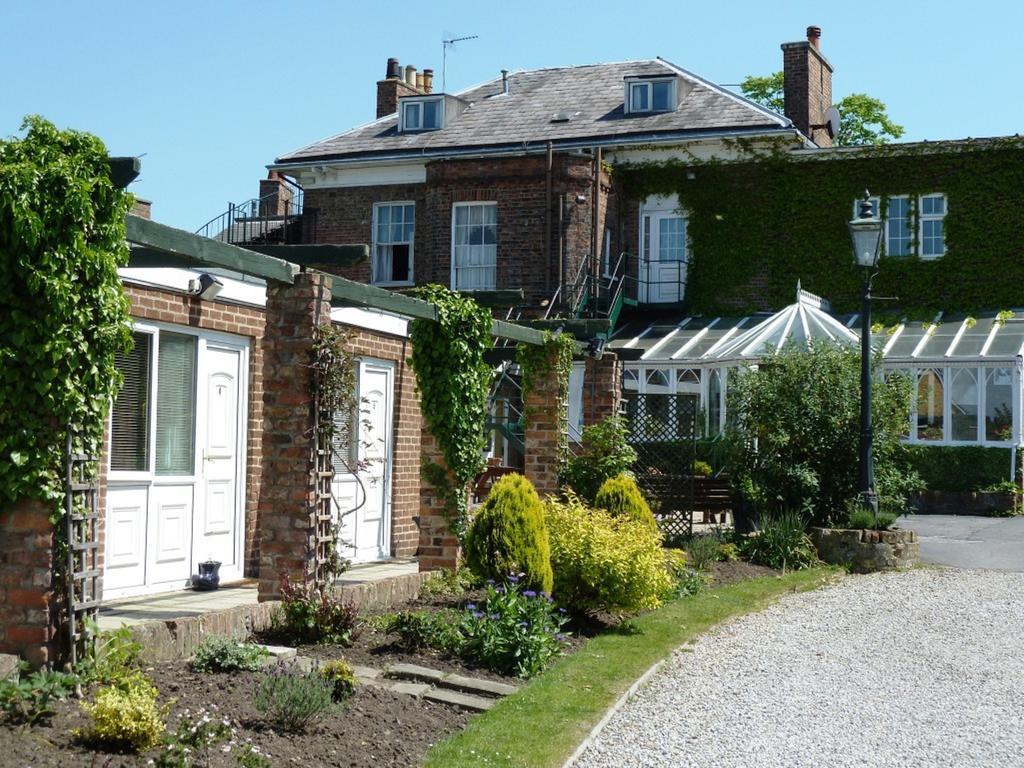 Hotel Knavesmire Manor And Leisure 2*
