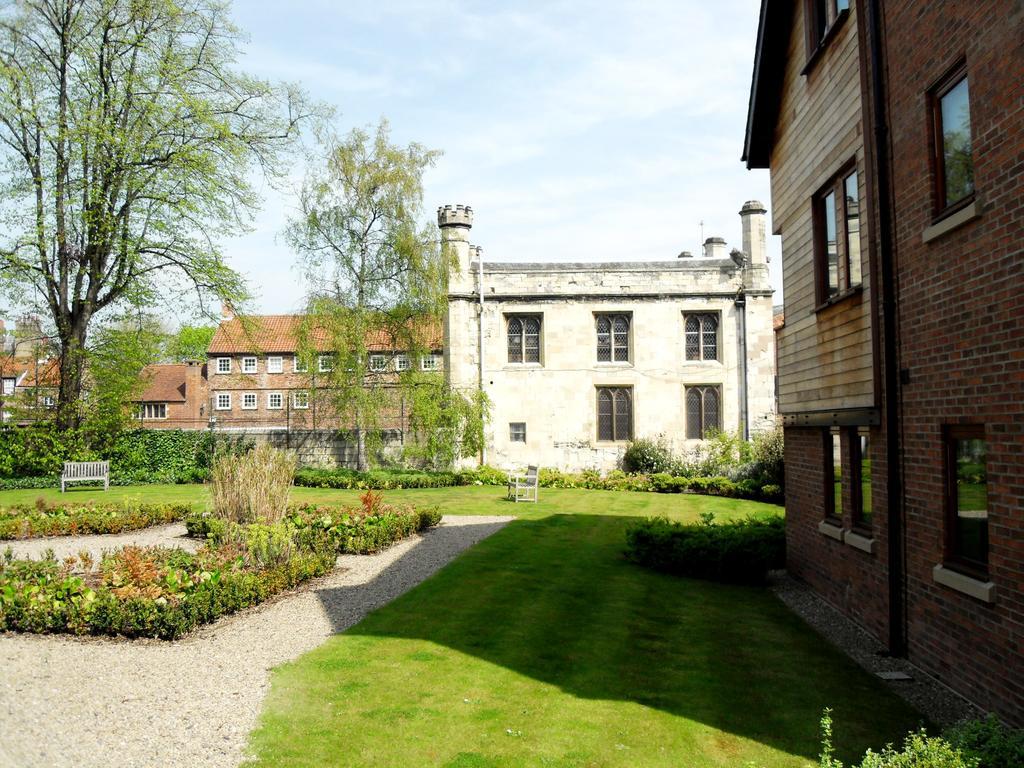 11 Talbot Court * York