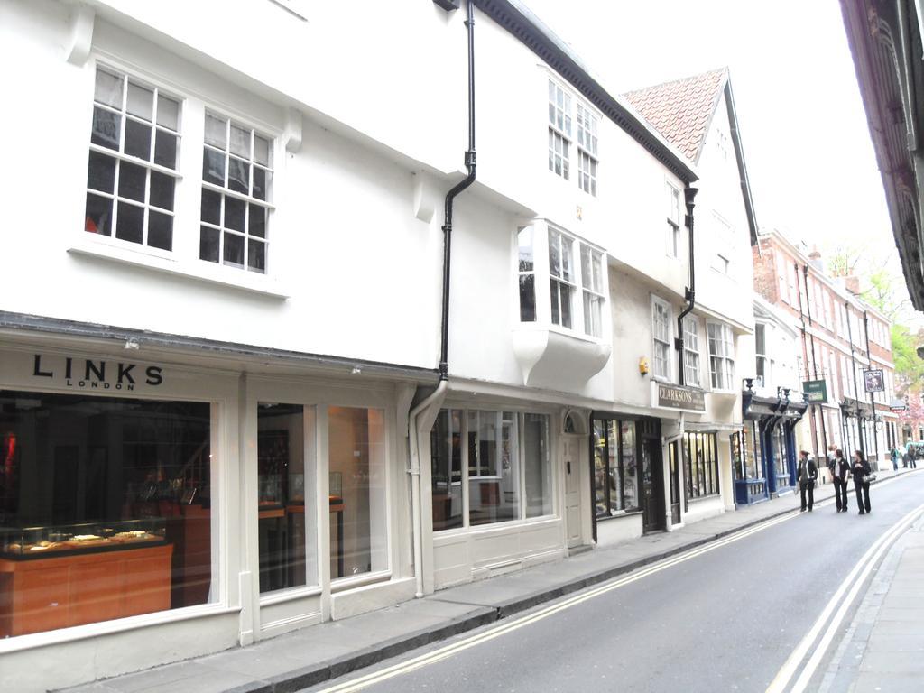 11 Talbot Court * York