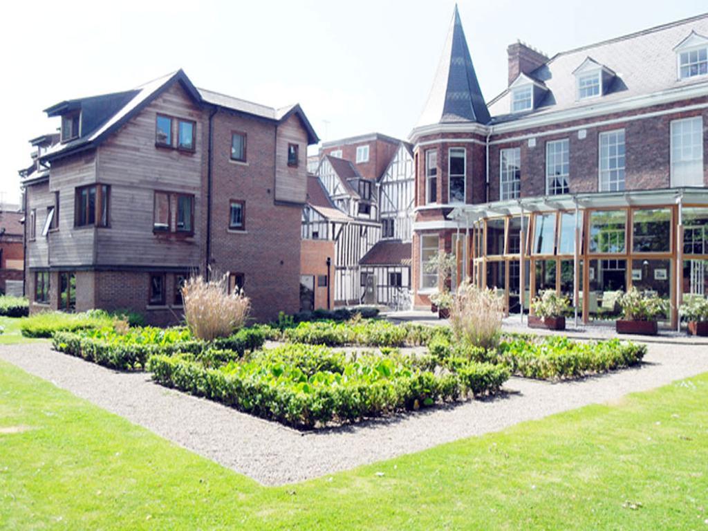 Apartment 11 Talbot Court