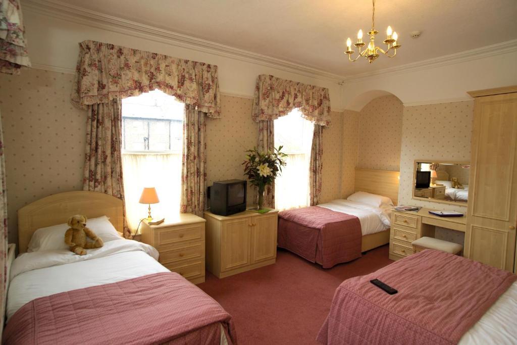 The Newington 3*