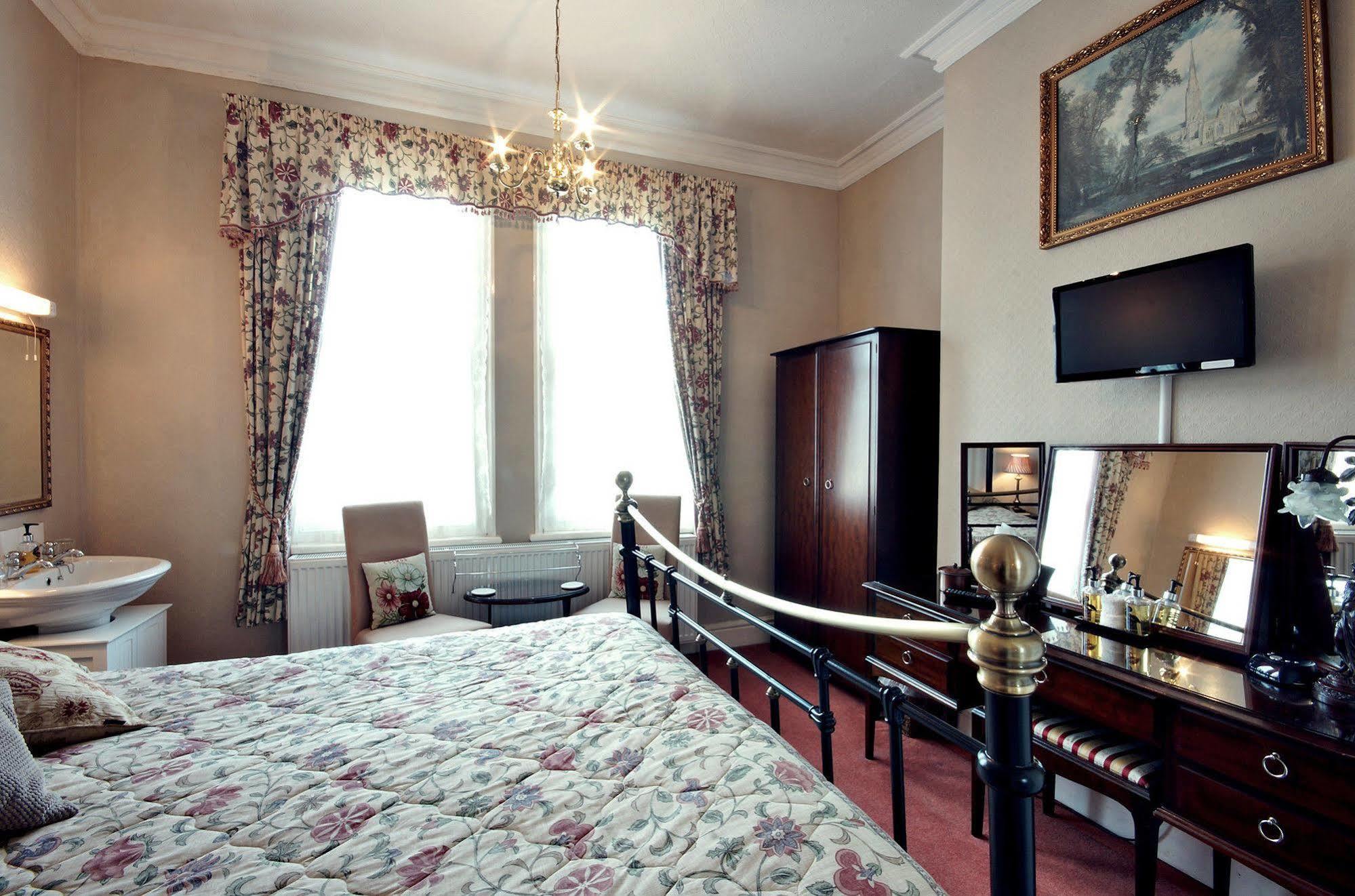 The Farthings Bed & Breakfast 4*