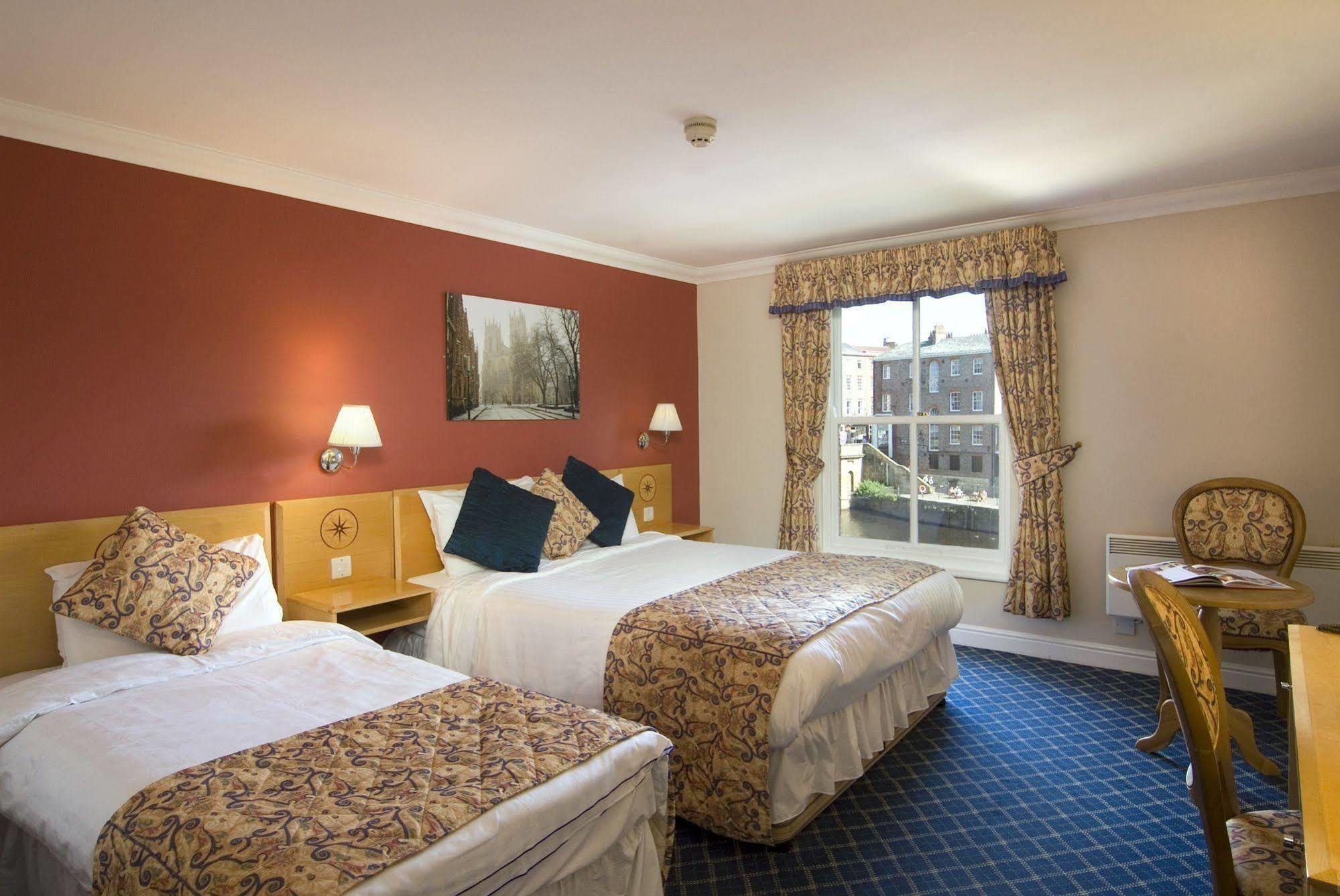 The Queens Hotel 3*