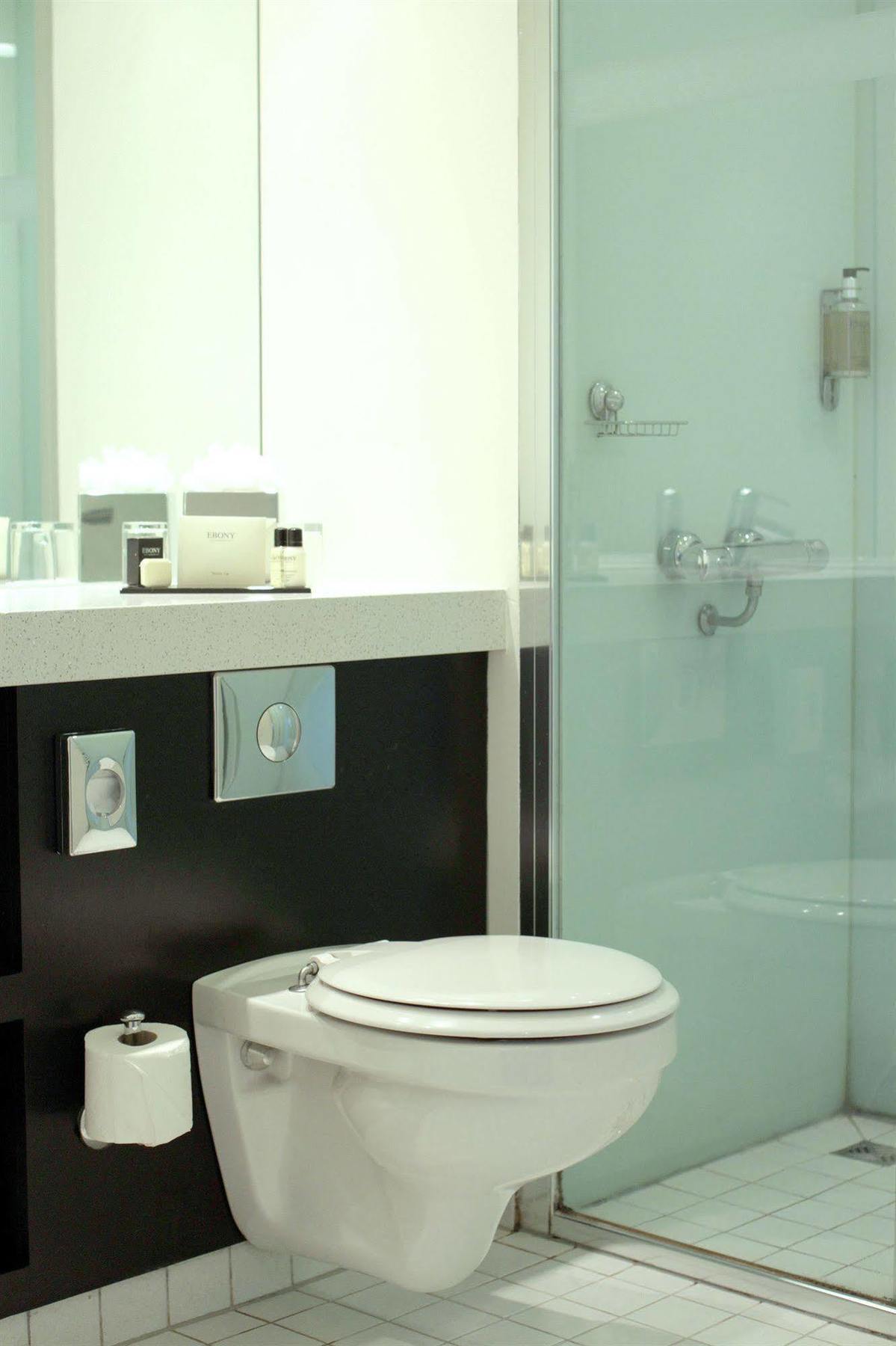 Centre By Ihg Hotel 4*
